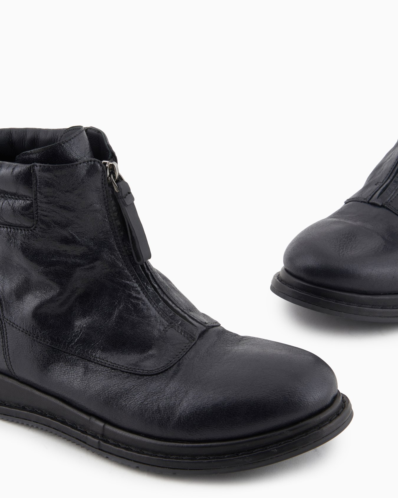Vintage-effect leather ankle boots Slide 5
