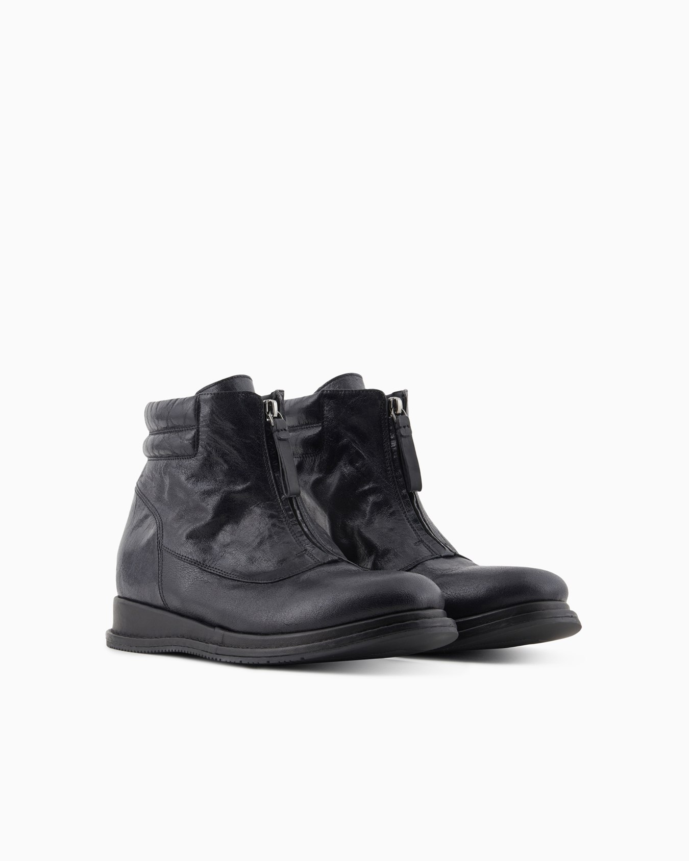 Vintage-effect leather ankle boots Slide 2