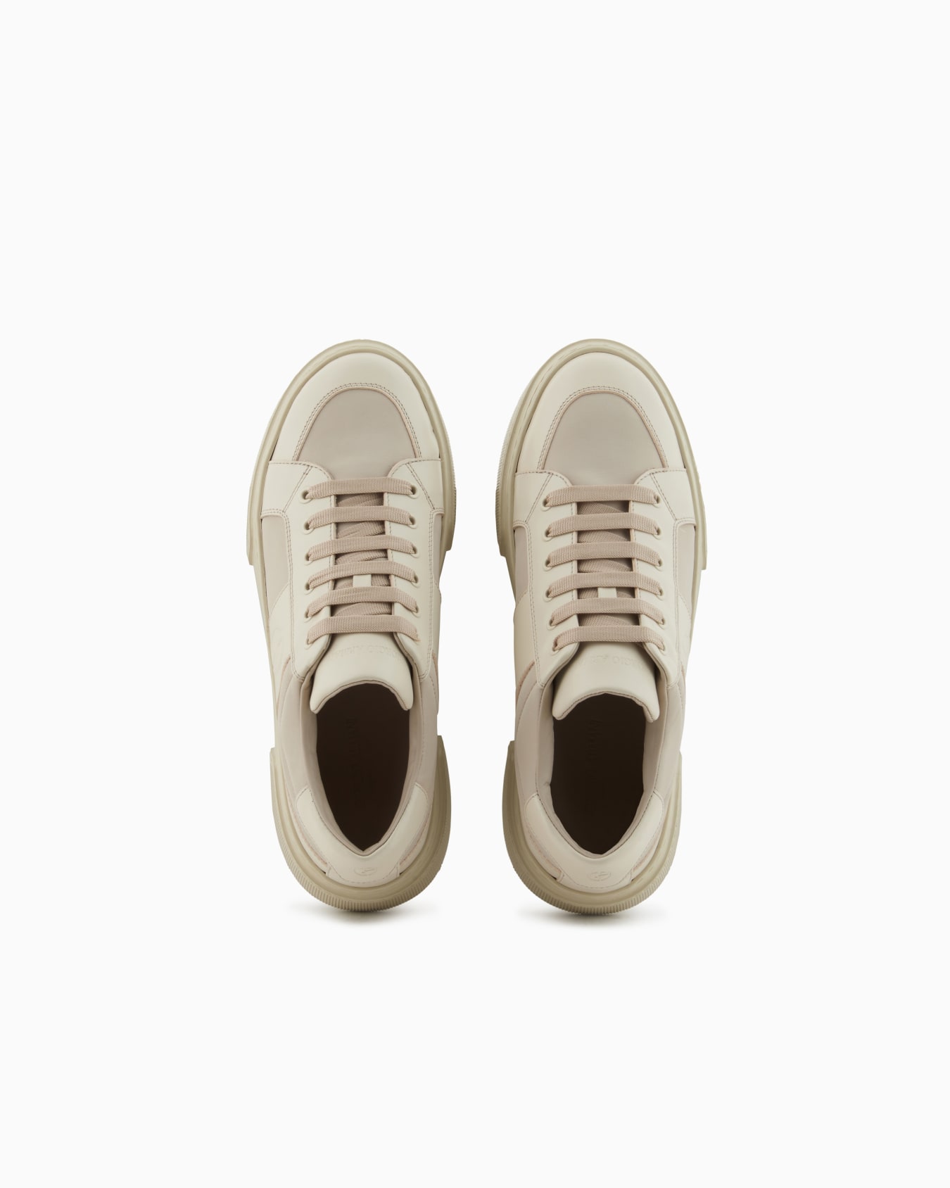 Deportivas de piel y tejido Diapositiva 2