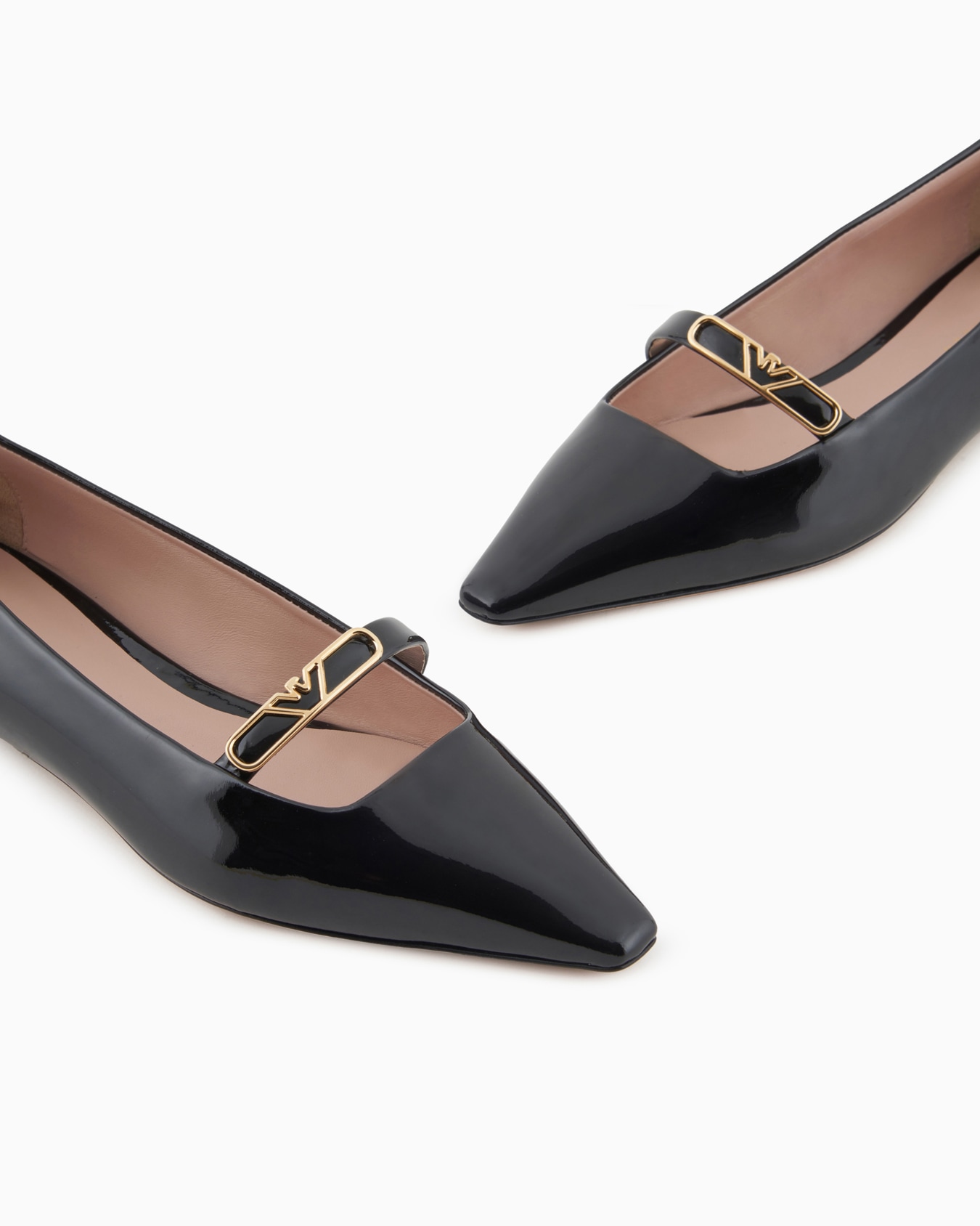Pointed-toe ballerinas in patent leather with an eagle plate Slide 4