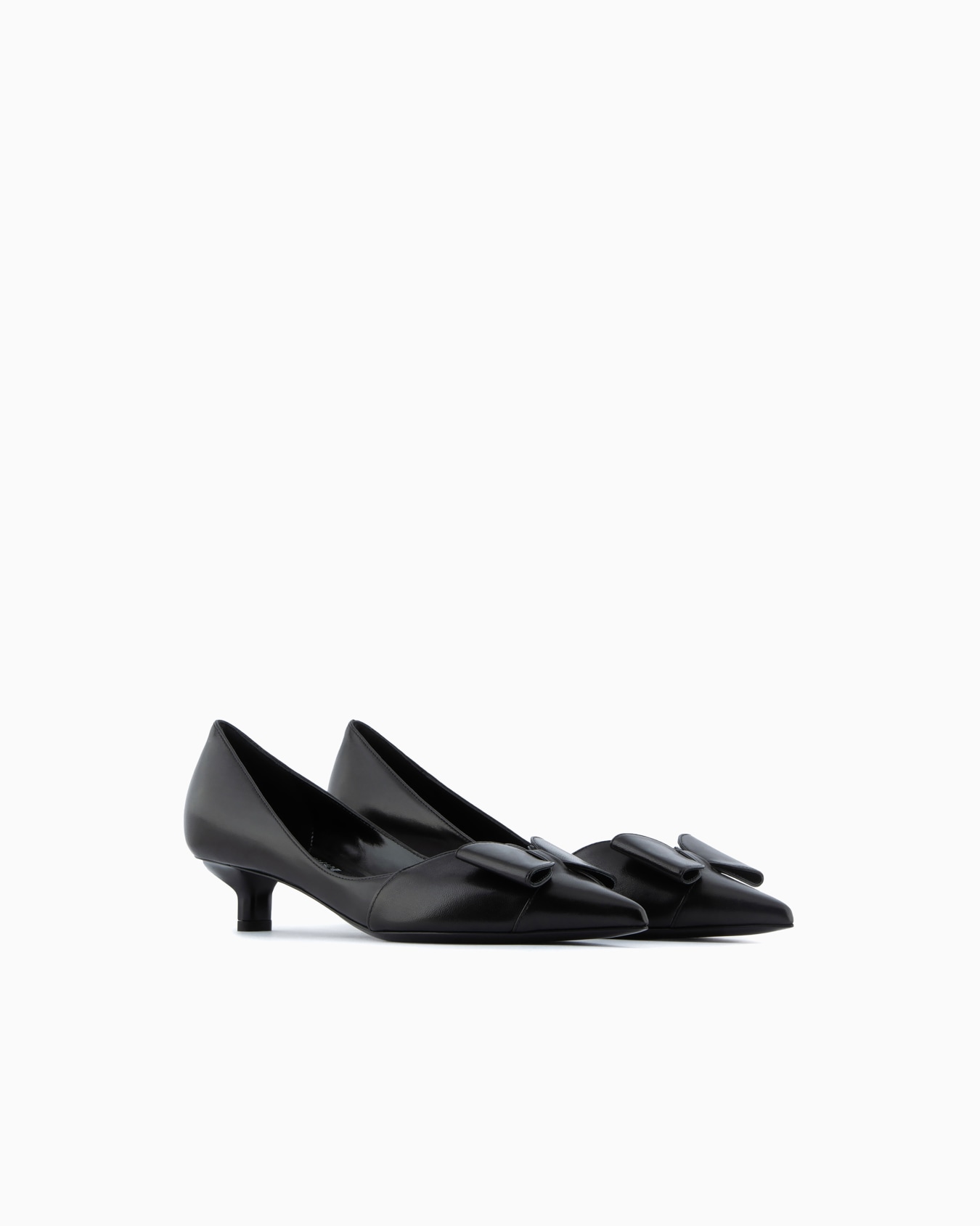 Zapato de salón de napa con tacón kitten y lazo Diapositiva 1