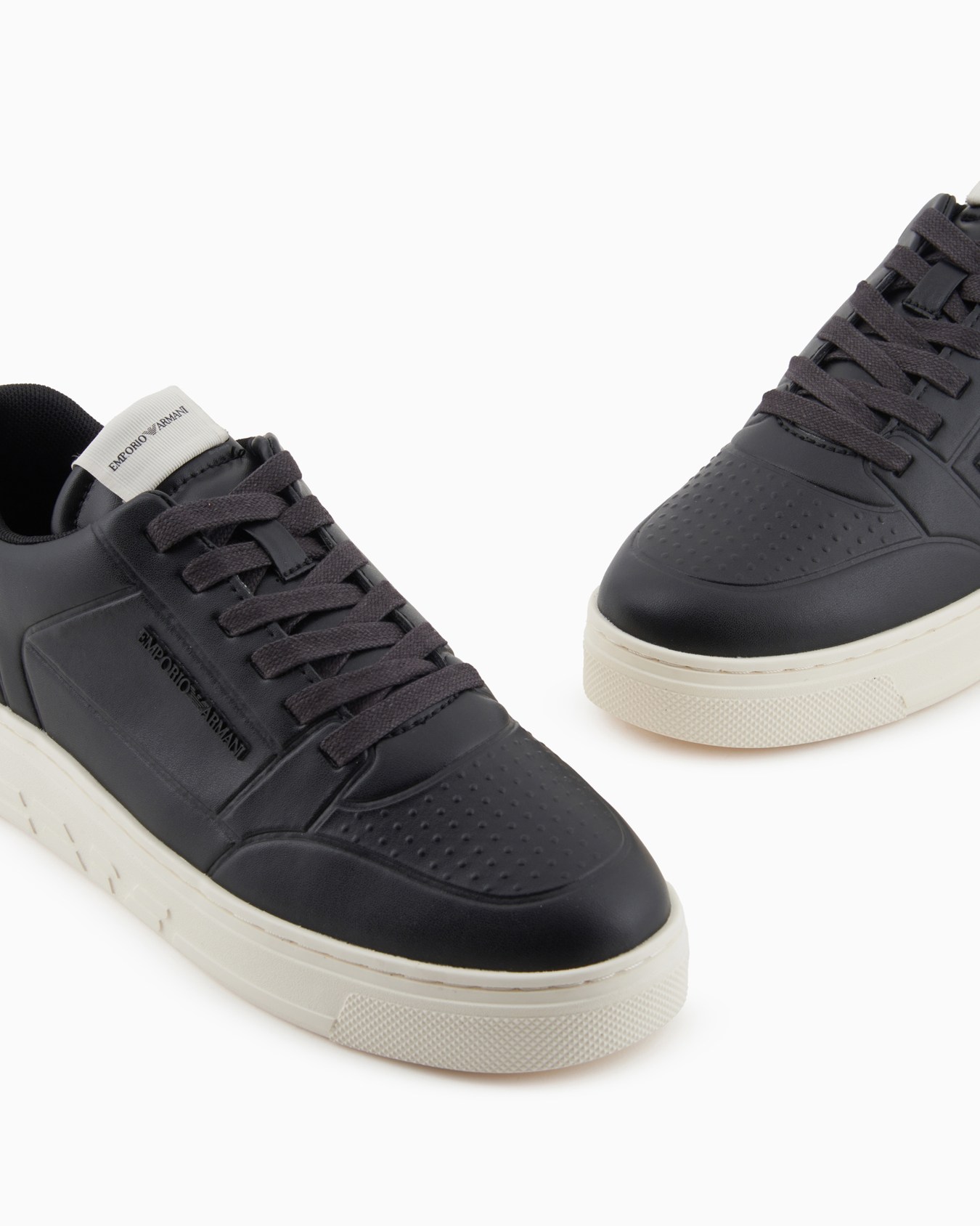 Sneakers en cuir avec détails pailletés thermoformés Diapositive 4