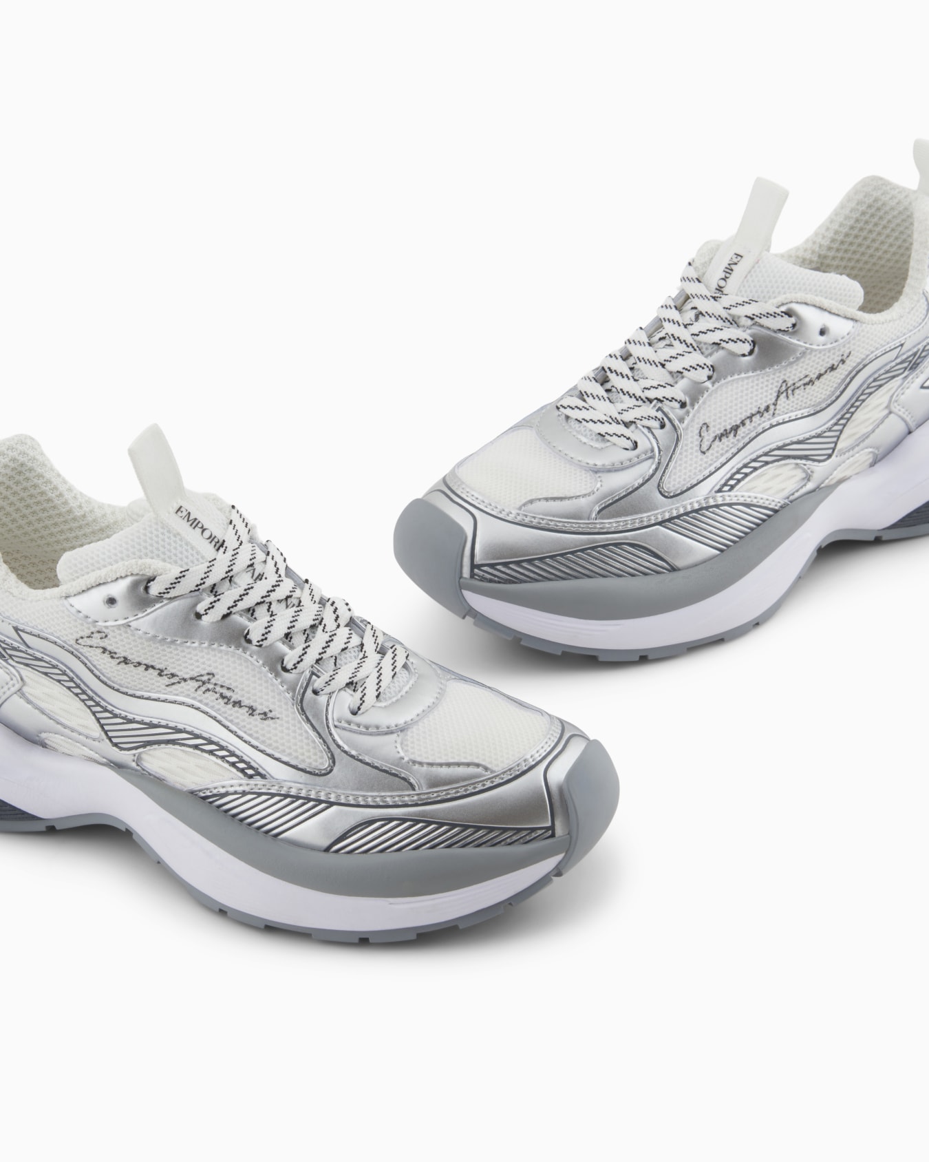 Sneakers en mesh avec détails laminés et logo signature Diapositive 4