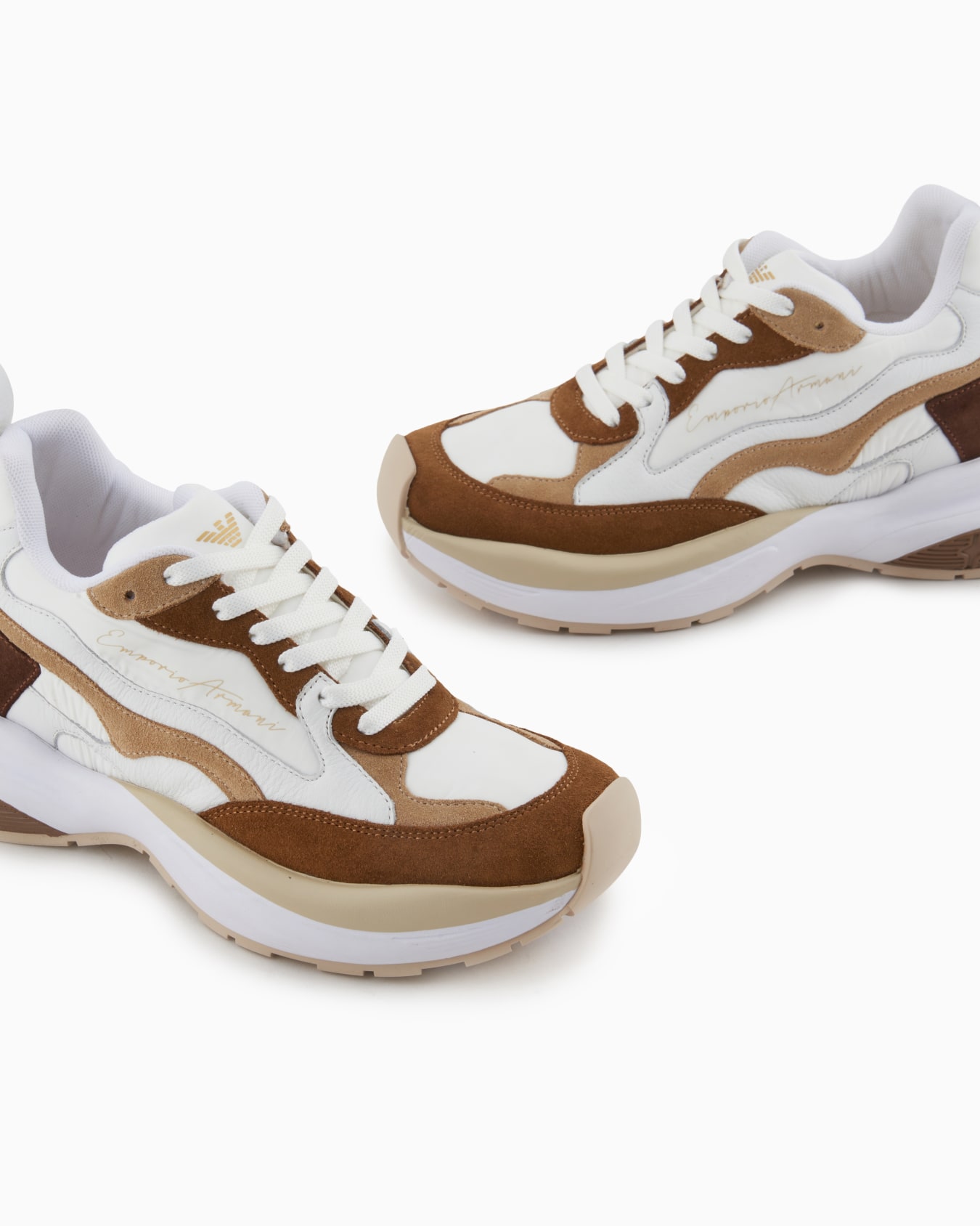 Sneakers en mesh avec détails laminés et logo signature Diapositive 4