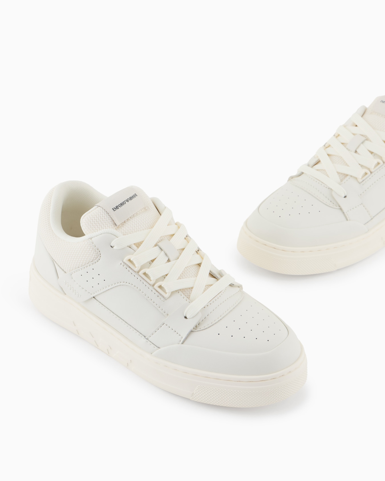 Sneakers en cuir et en mesh avec détails contrastés Diapositive 4