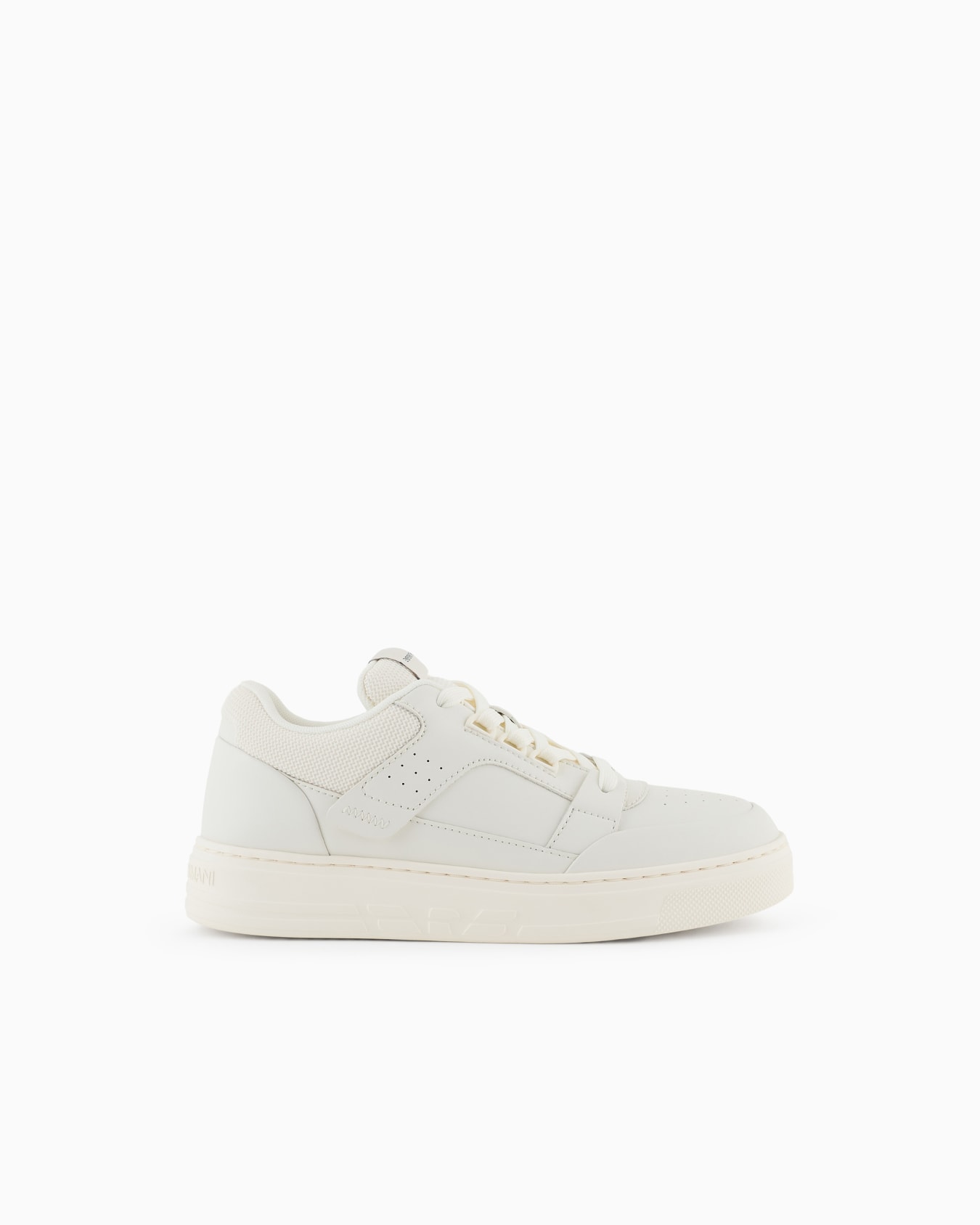 Sneakers en cuir et en mesh avec détails contrastés Diapositive 0