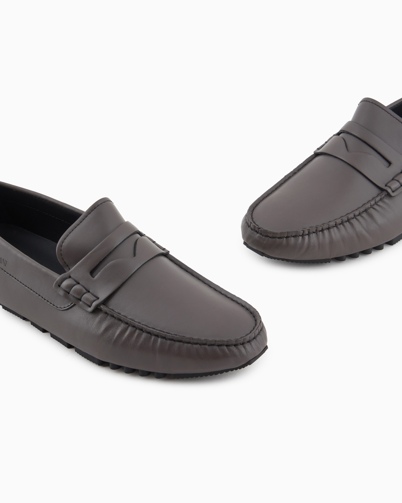 Pebbled leather driving loafers with stirrup bar Slide 4