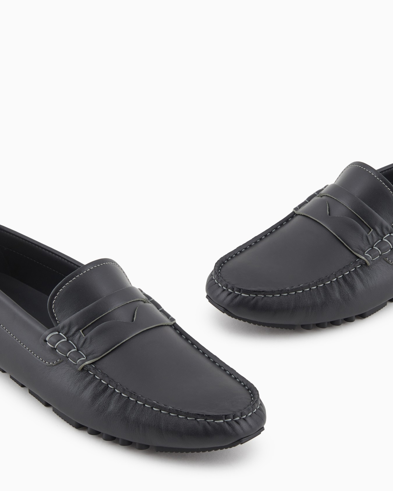 Pebbled leather driving loafers with stirrup bar Slide 4