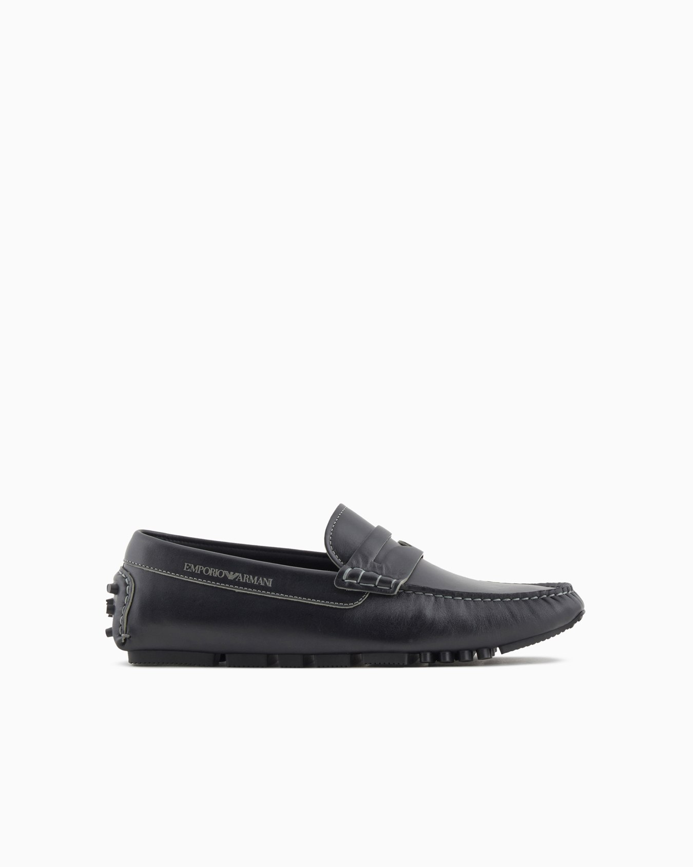 Pebbled leather driving loafers with stirrup bar Slide 0