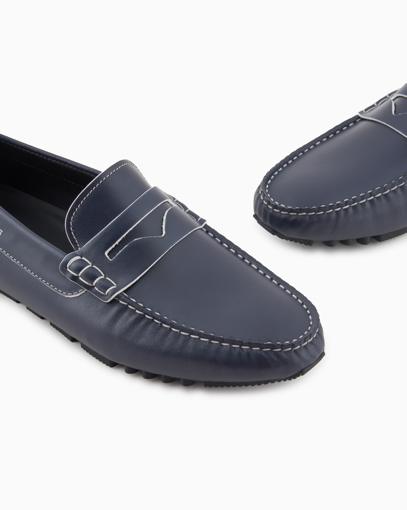 Pebbled leather driving loafers with stirrup bar Slide 4