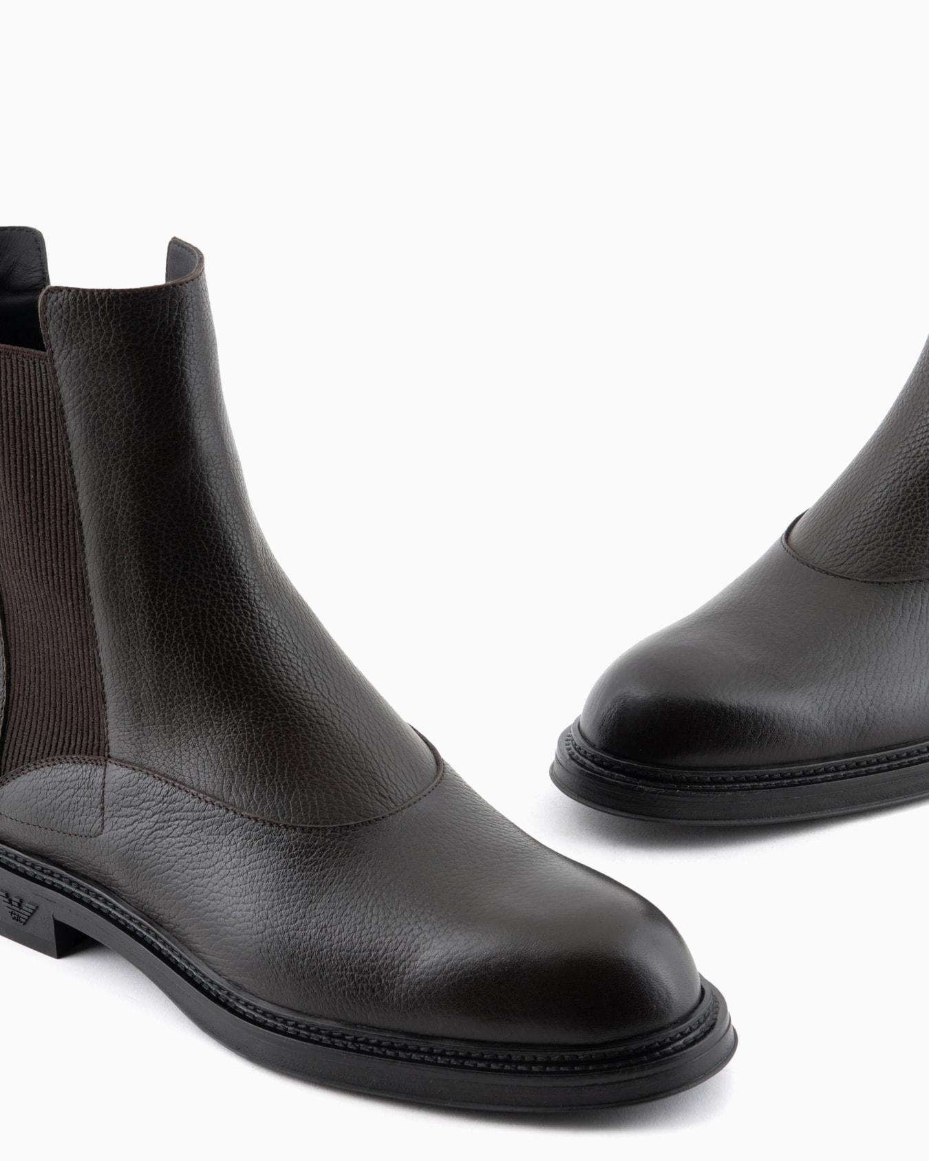 Grained leather Chelsea boots Slide 4