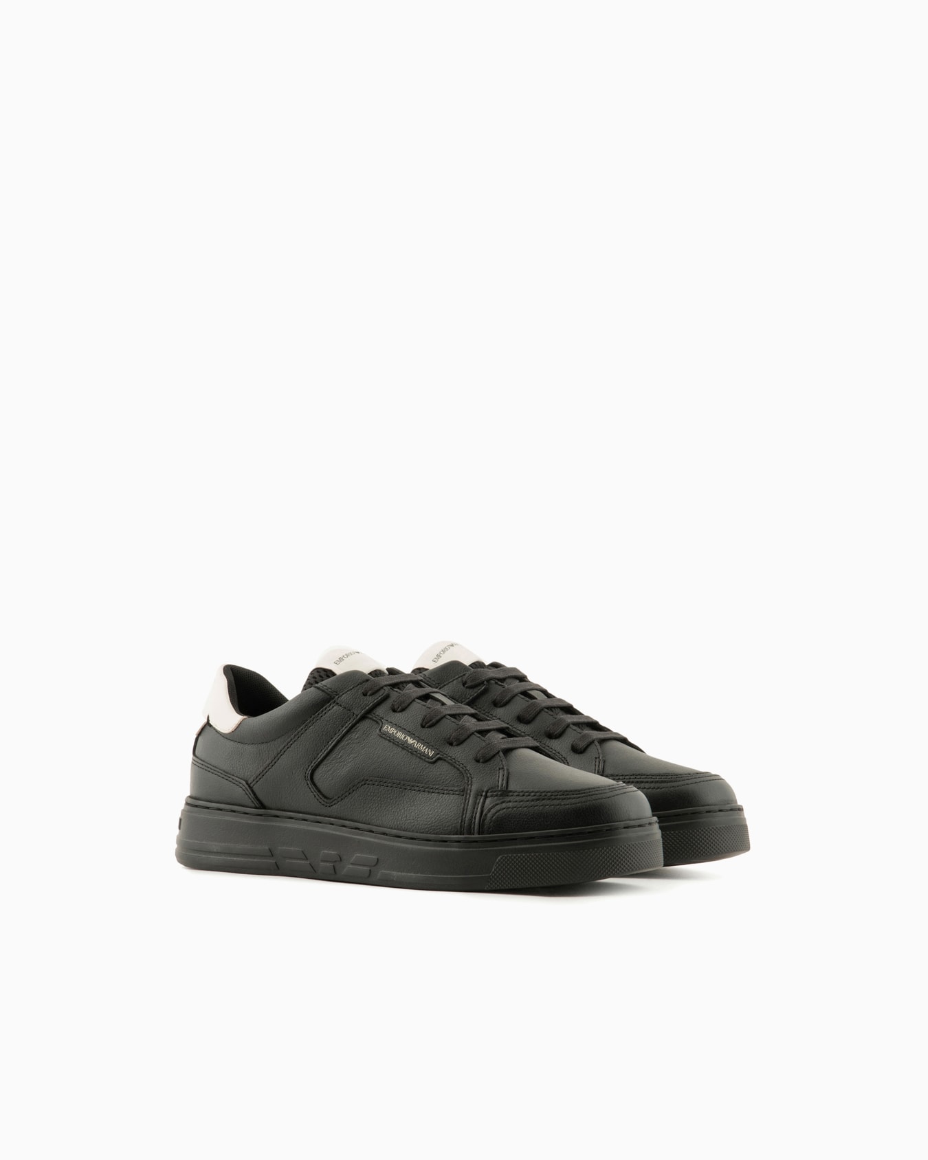 Sneaker aus gehämmertem Leder Folie 1