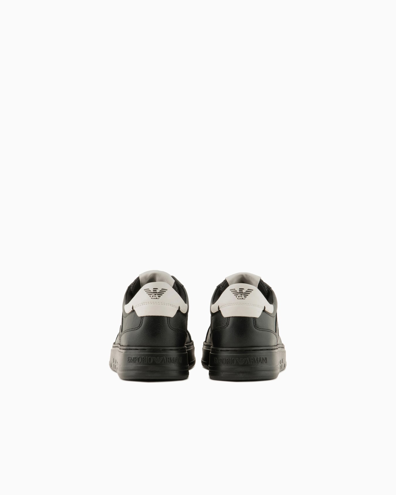 Sneaker aus gehämmertem Leder Folie 3