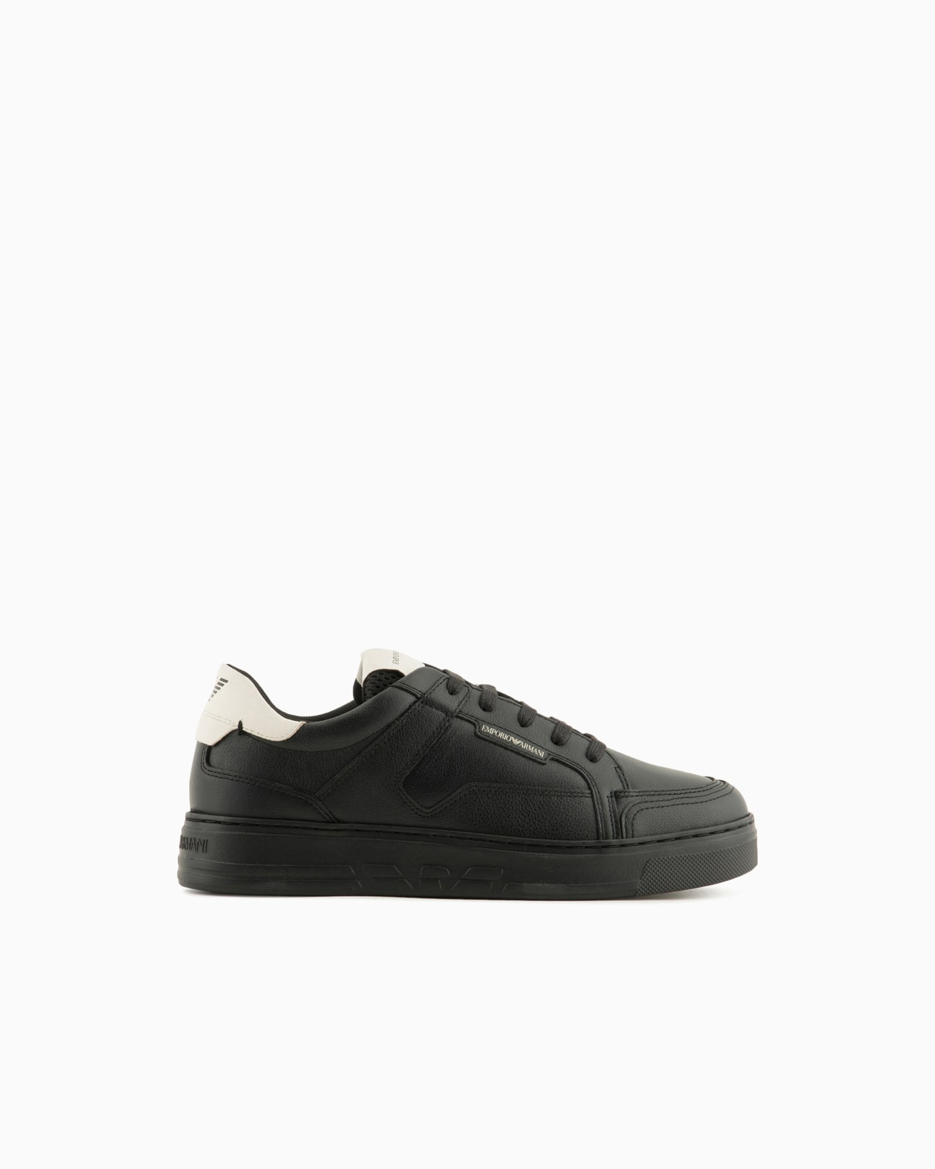 Sneaker aus gehämmertem Leder Folie 0