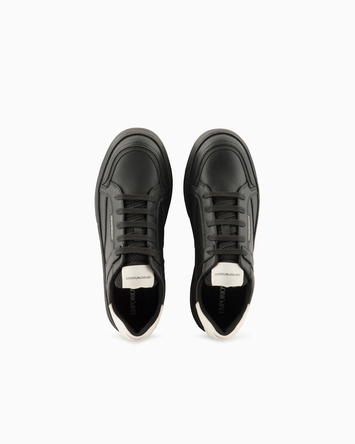 Sneaker aus gehämmertem Leder Folie 2