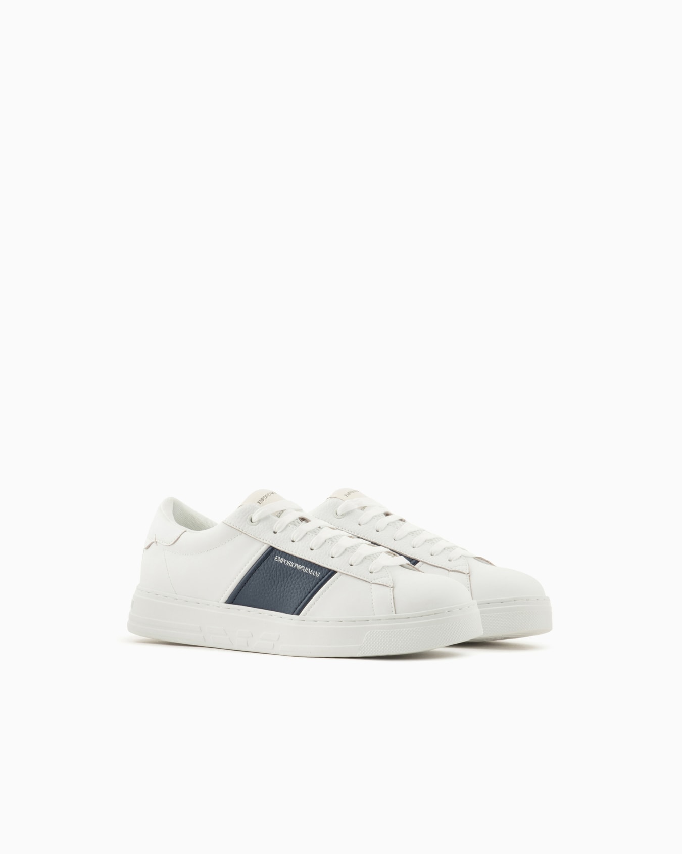 Sneakers en cuir avec détail logotypé Diapositive 1