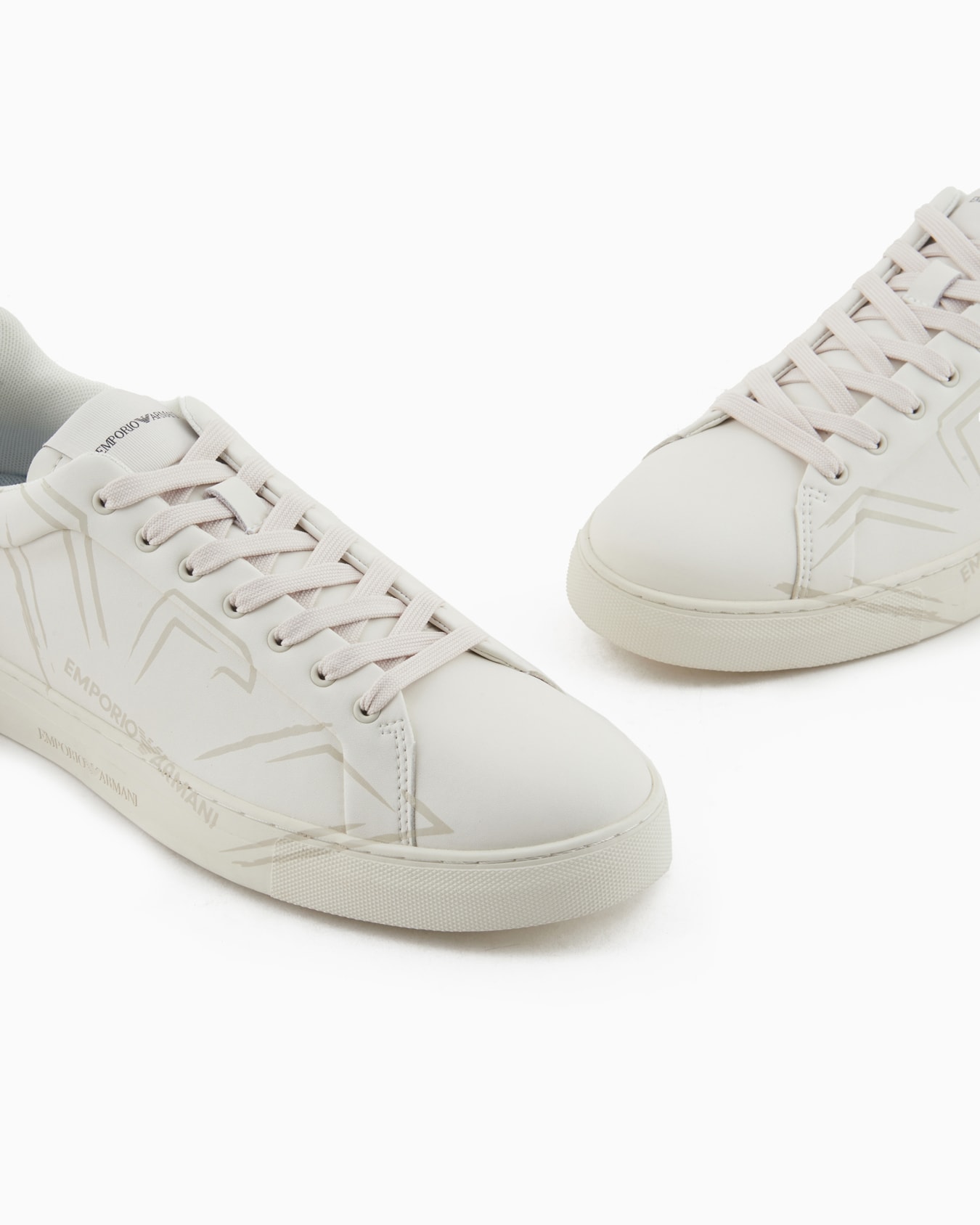 Deportivas de piel suave con estampado de águila Diapositiva 4