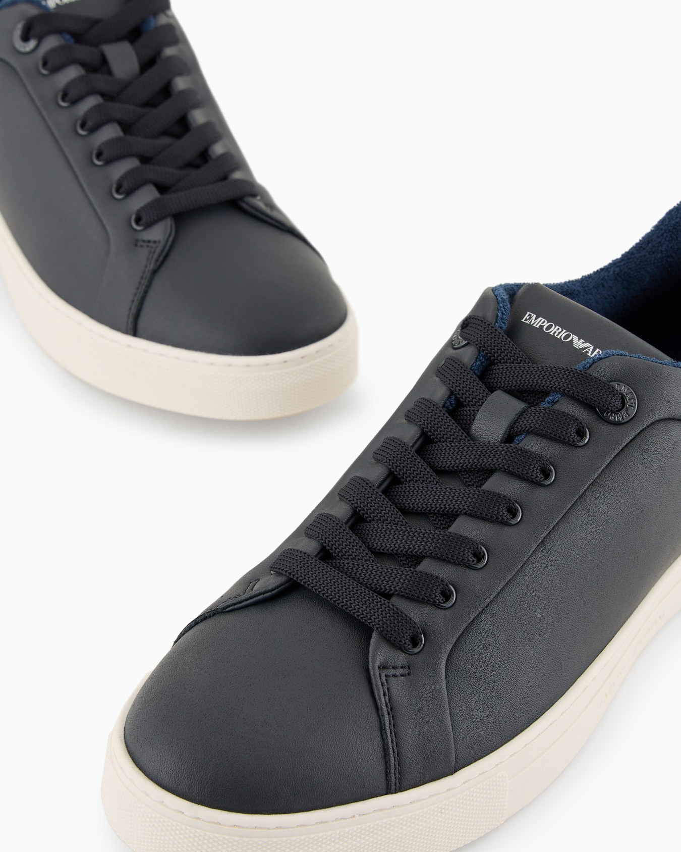 Sneaker aus weichem Leder Folie 4