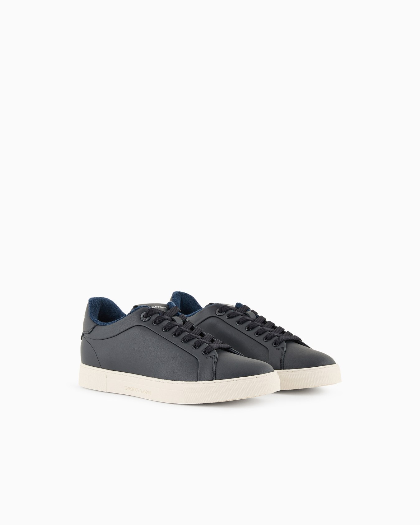 Sneaker aus weichem Leder Folie 1