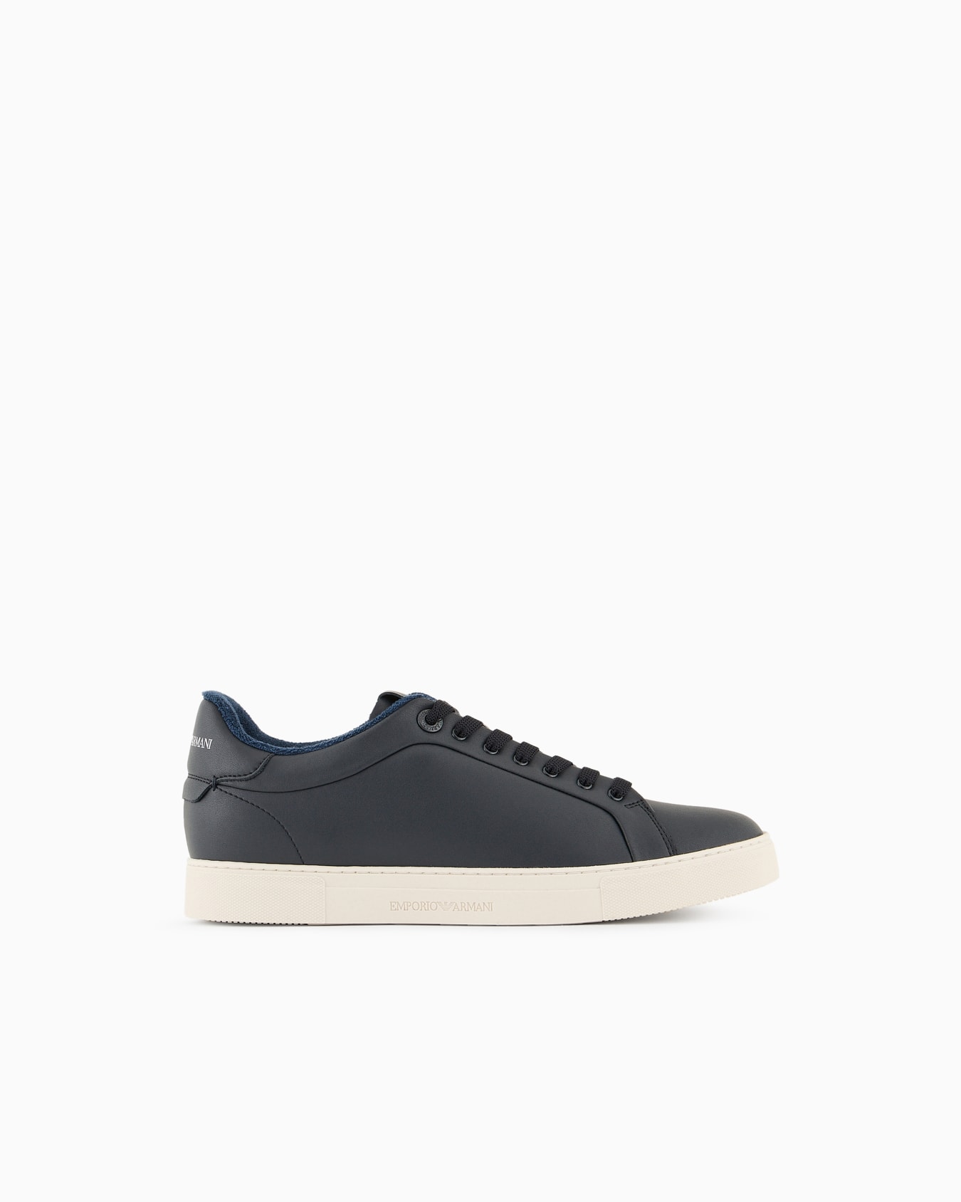 Sneaker aus weichem Leder Folie 0