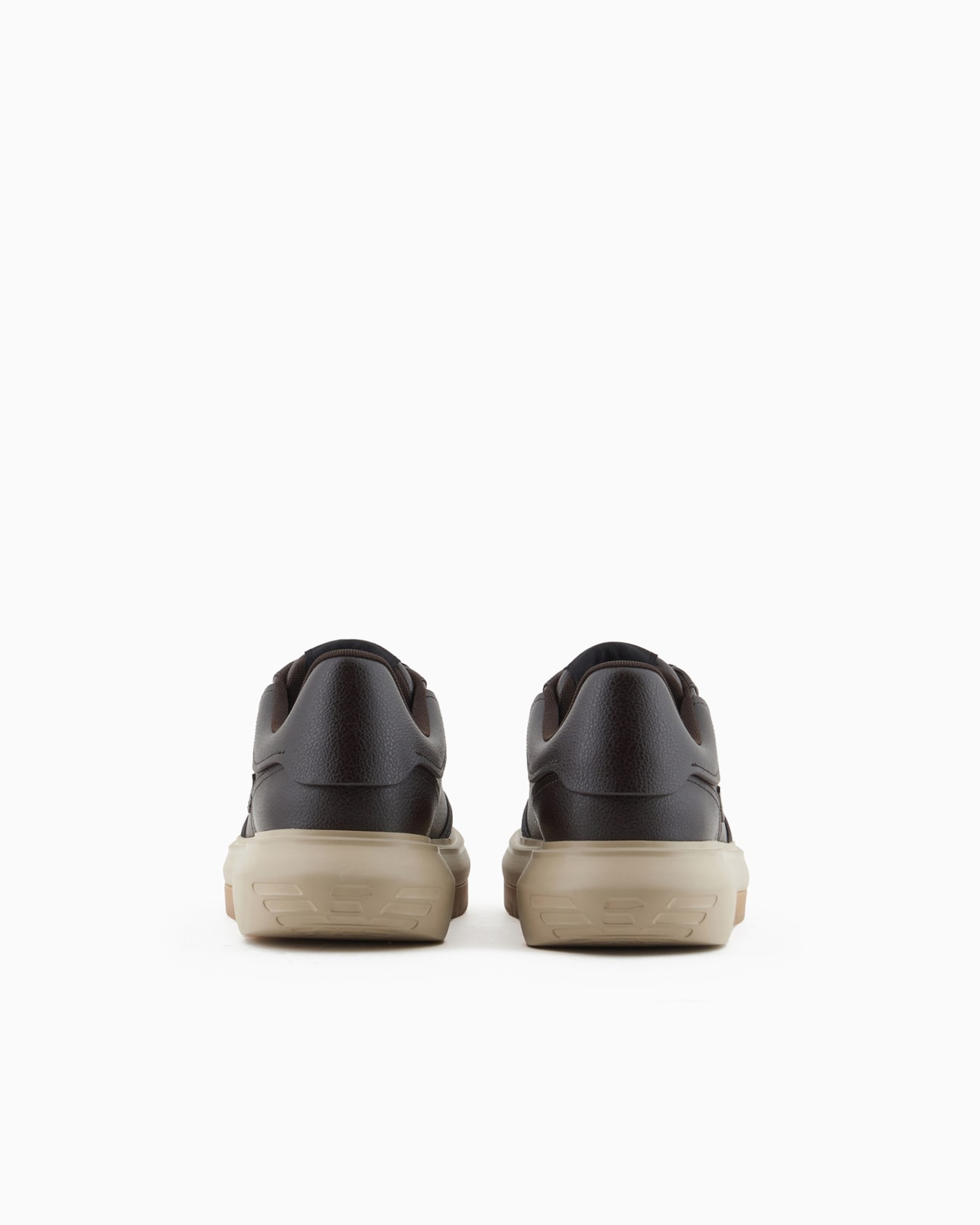 Sneaker aus gehämmertem Leder mit Logo an der Seite Folie 3