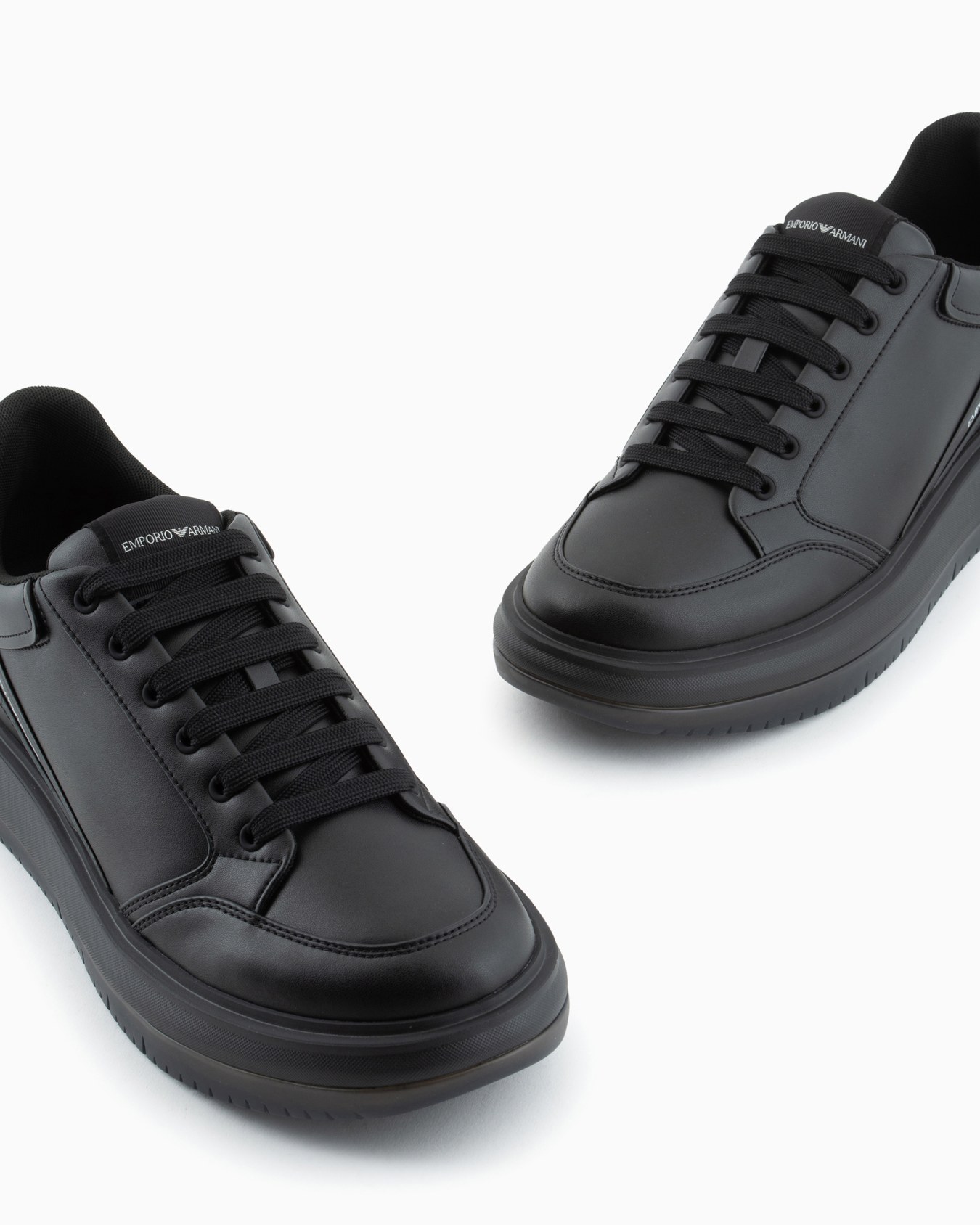 Leather sneakers with side logo Slide 4