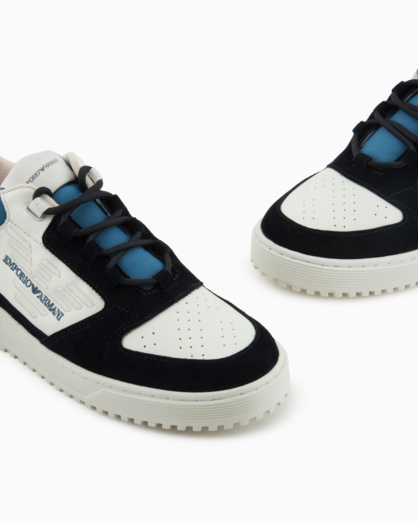 Deportivas de piel con detalles de ante y maxiáguila en relieve Diapositiva 4