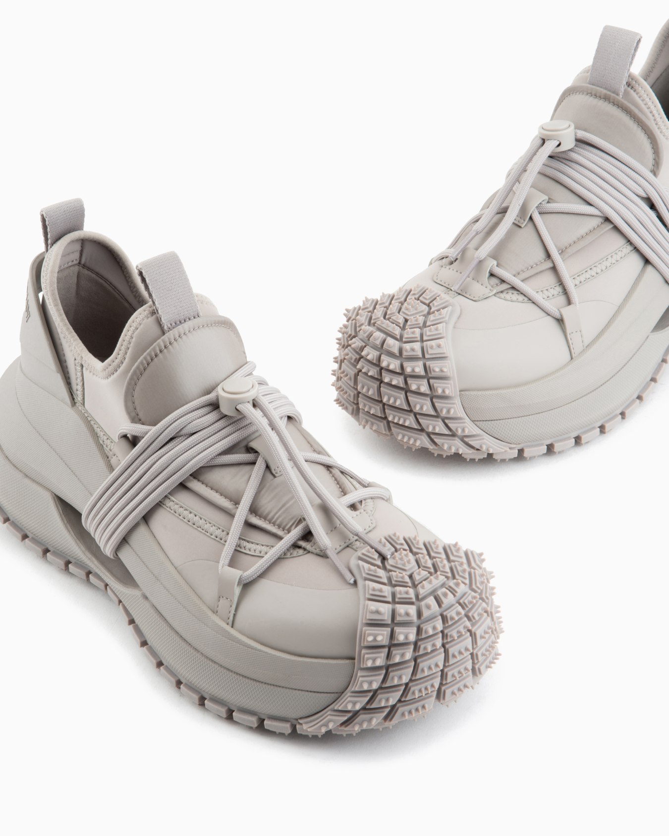 Nylon sneakers with scuba details and drawstring Slide 4