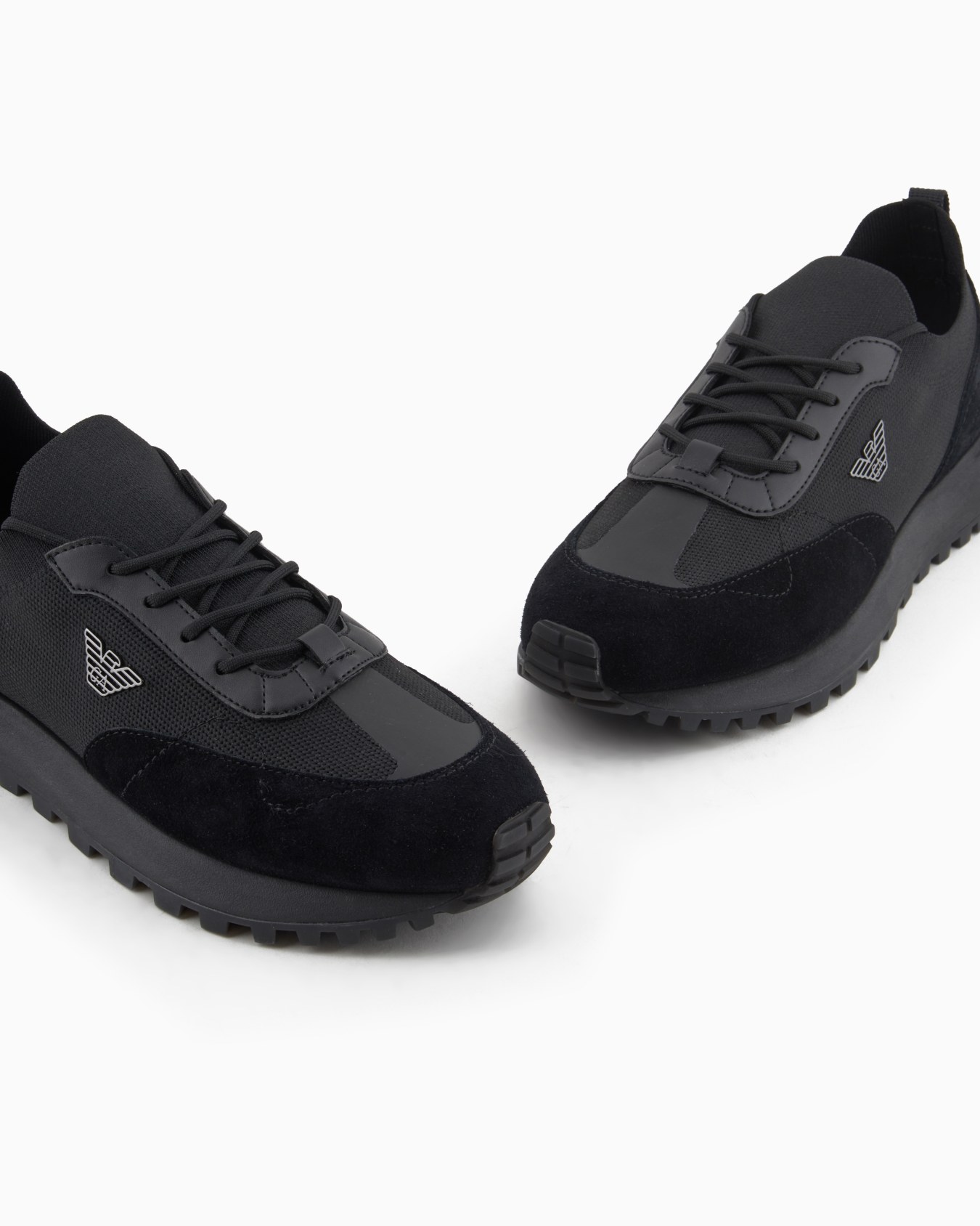Deportivas de punto con detalles de ante Diapositiva 4