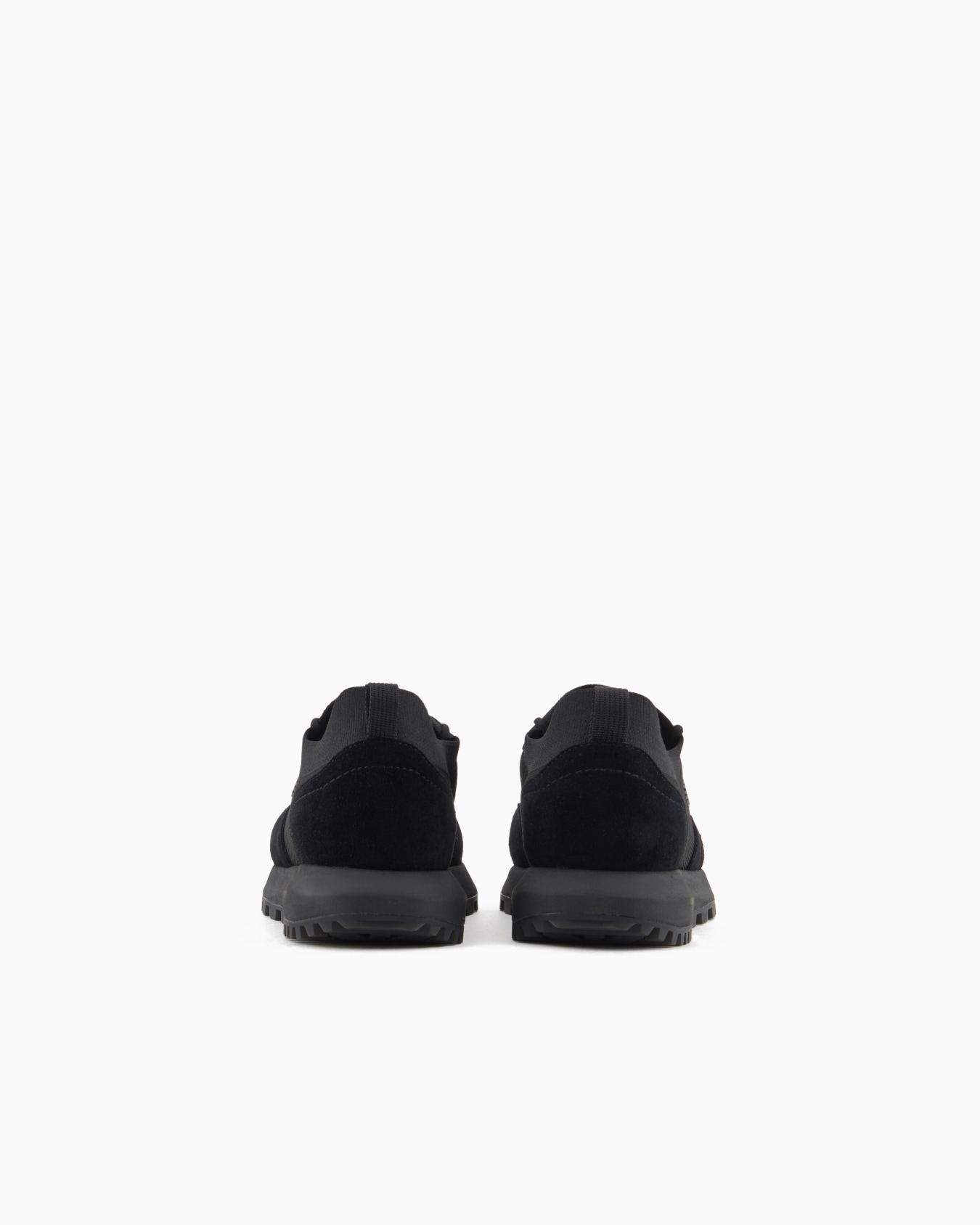 Deportivas de punto con detalles de ante Diapositiva 3