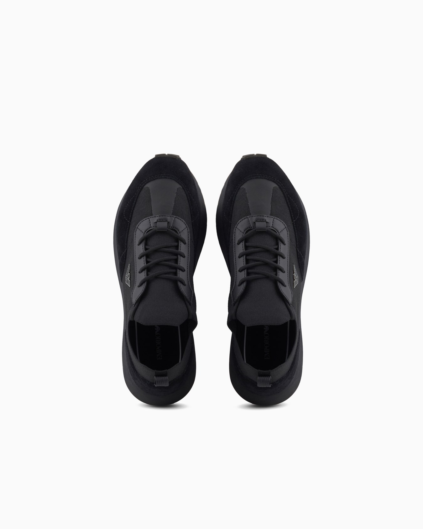 Deportivas de punto con detalles de ante Diapositiva 2