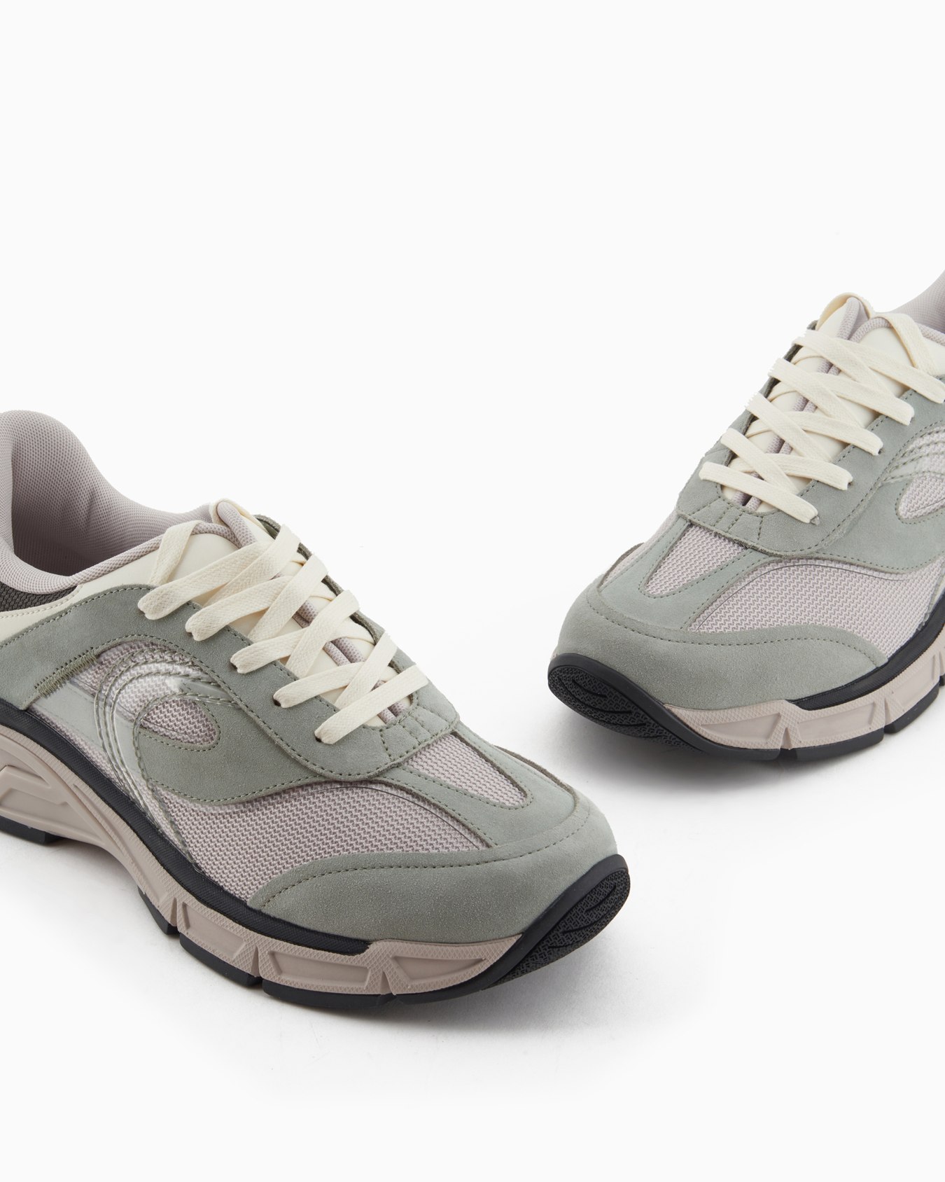 Mesh sneakers with suede details Slide 4