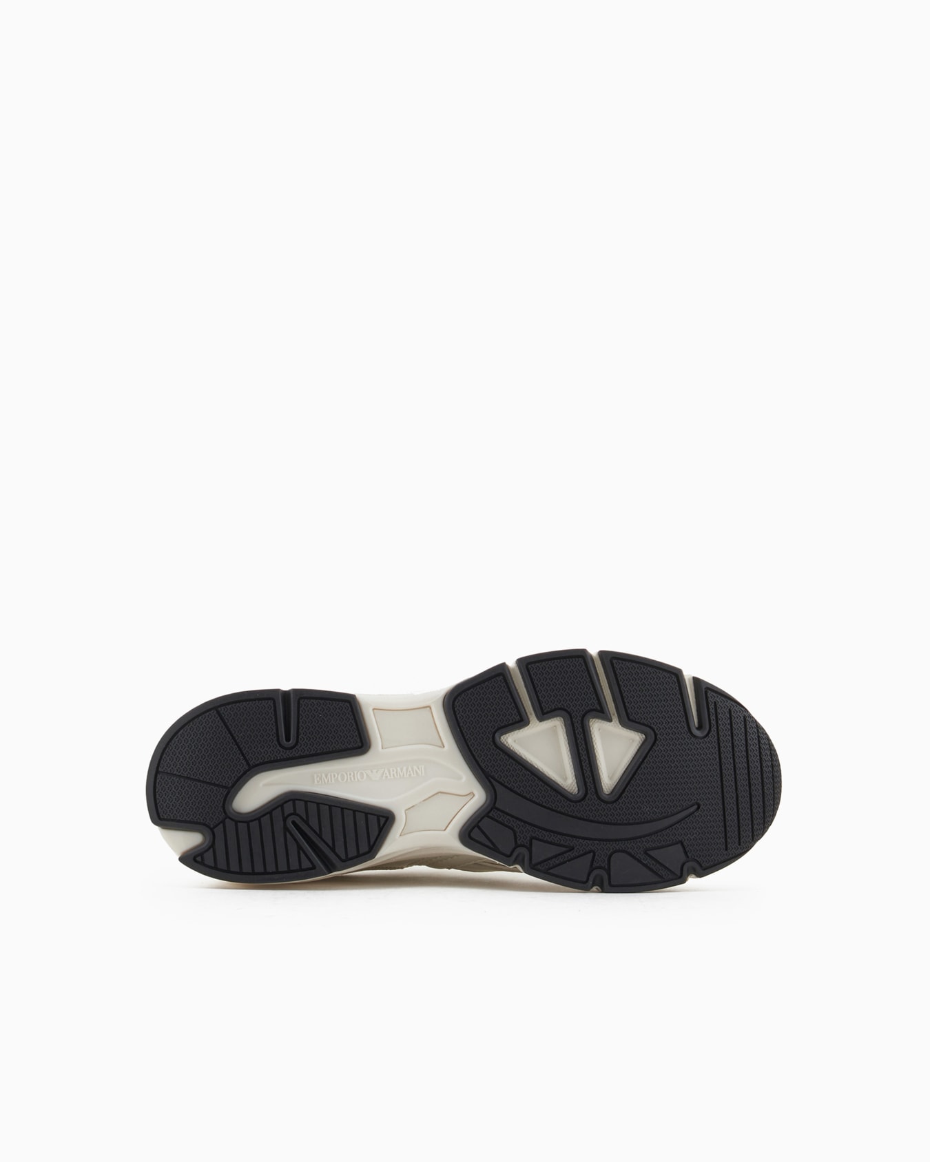 Soft-material sneakers with wave motif Slide 5