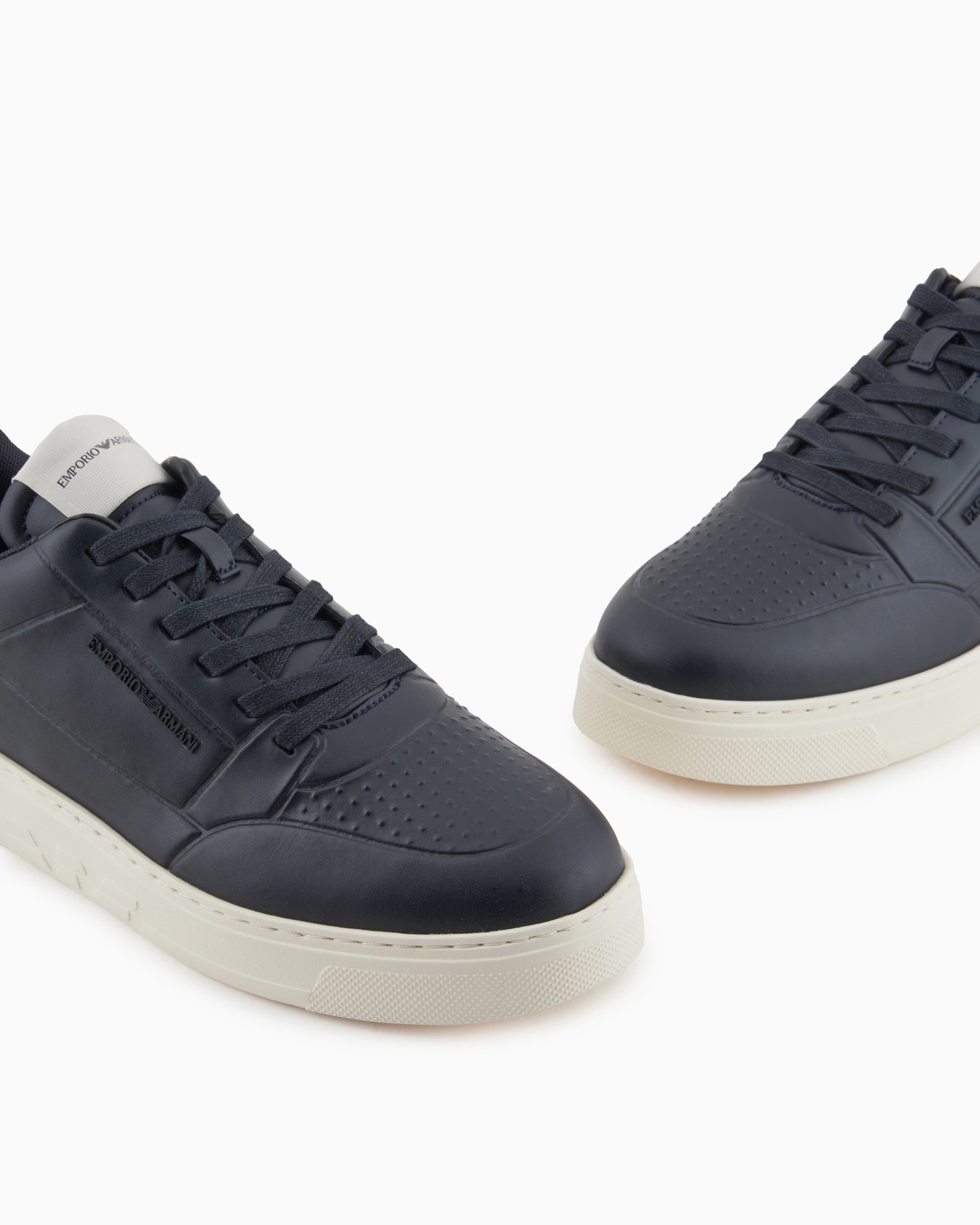 Leather sneakers with side logo Slide 4