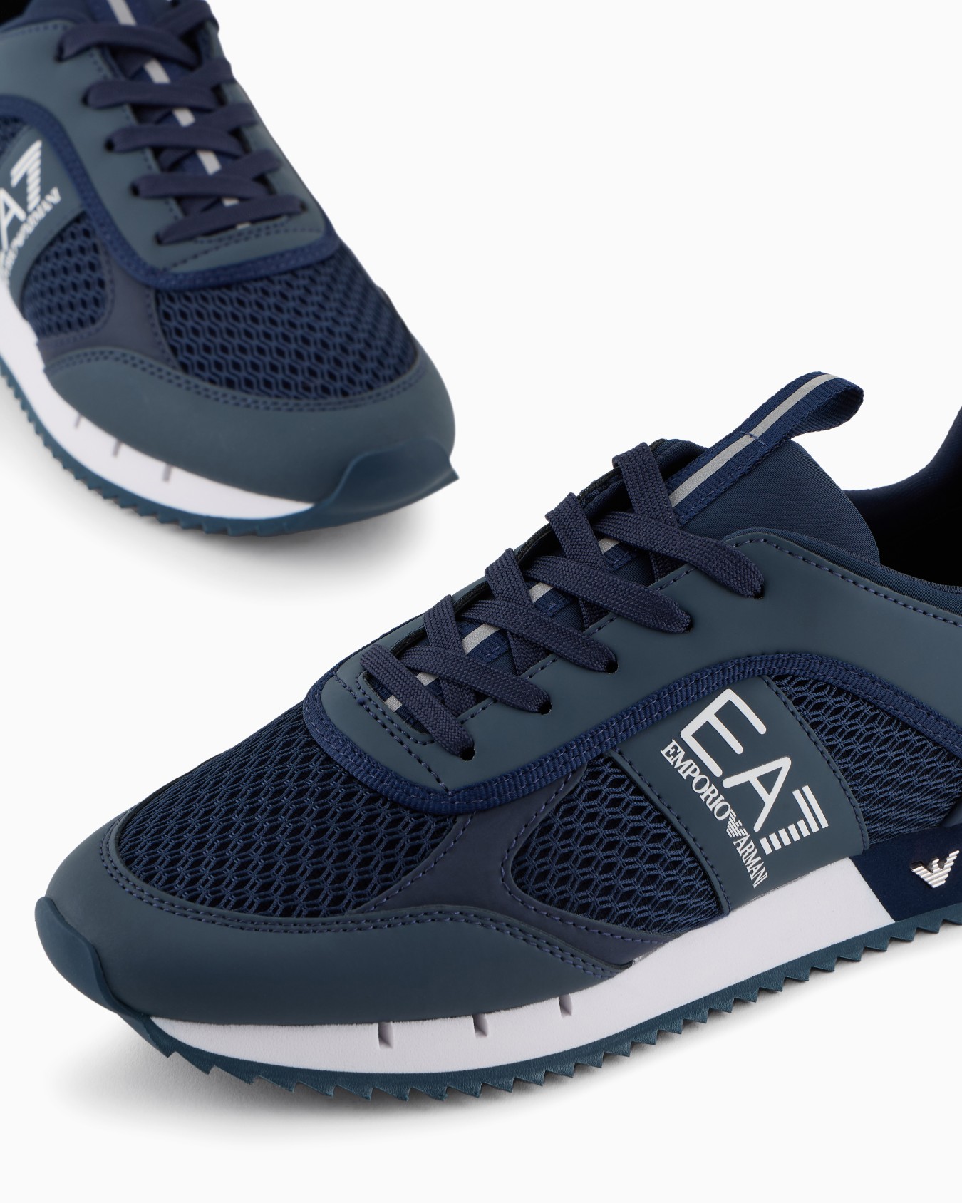 Black and White Carbon-Sneaker Folie 4