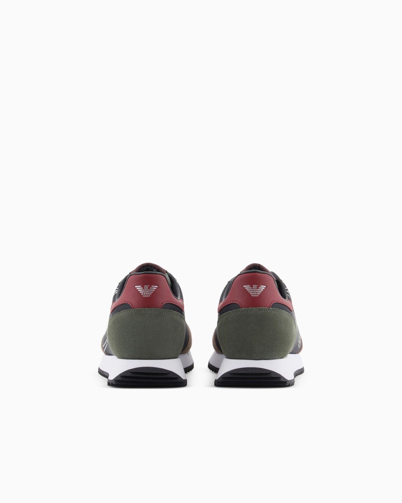 Sneakers noires et blanches Vintage Diapositive 3