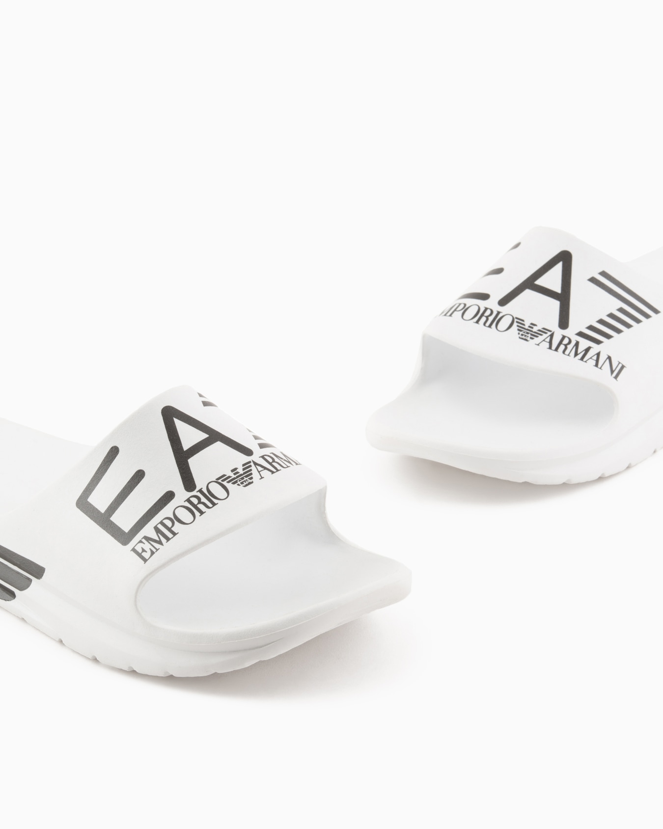 Crusher Distance slides with oversized logo Slide 3