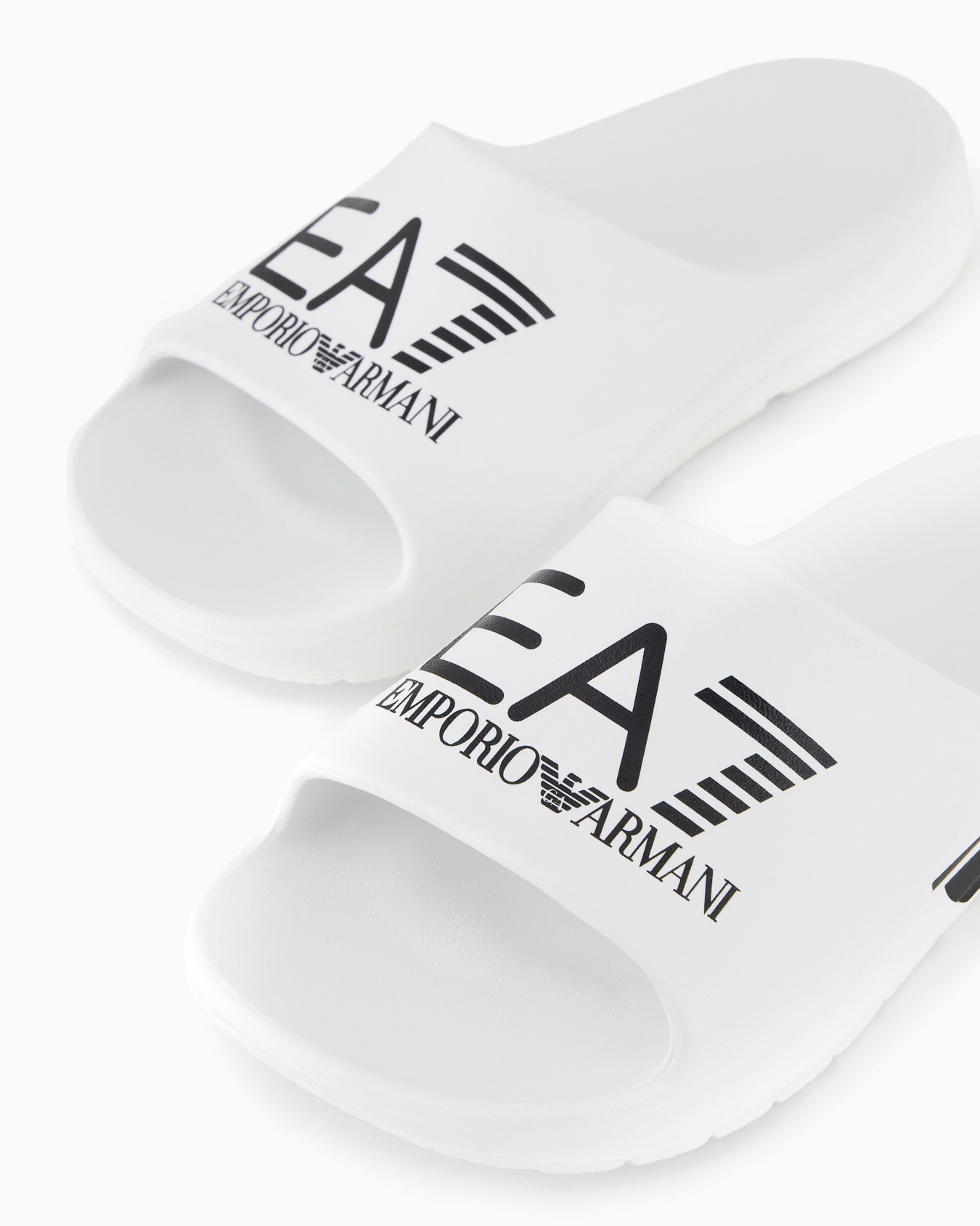 Crusher Distance slides with oversized logo Slide 1