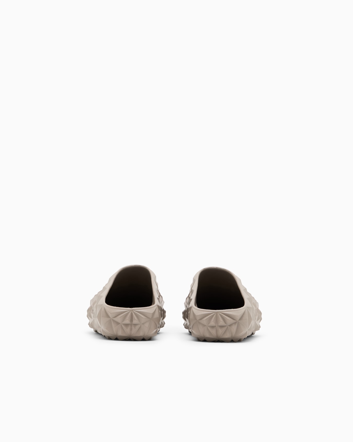 Sliders with a three-dimensional geometric motif Slide 3
