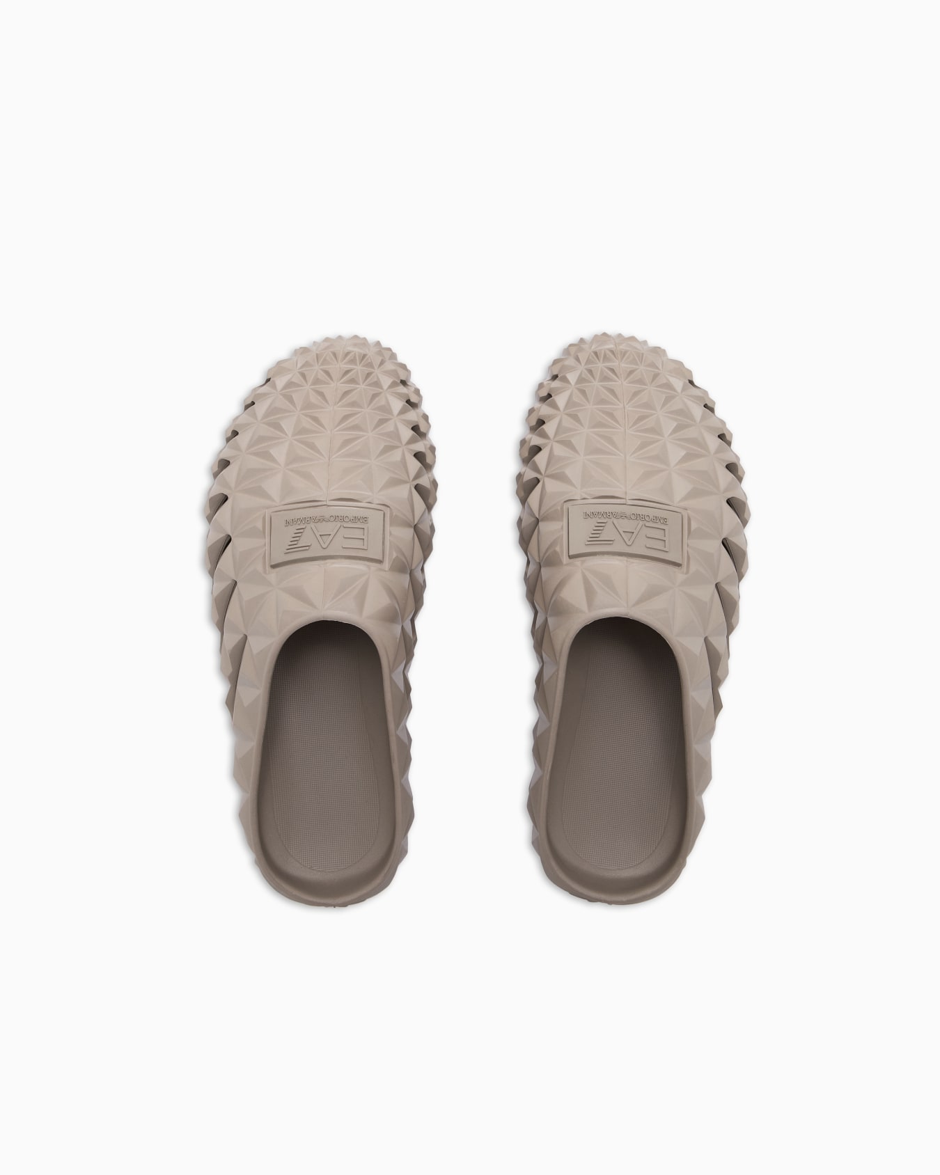 Sliders with a three-dimensional geometric motif Slide 2