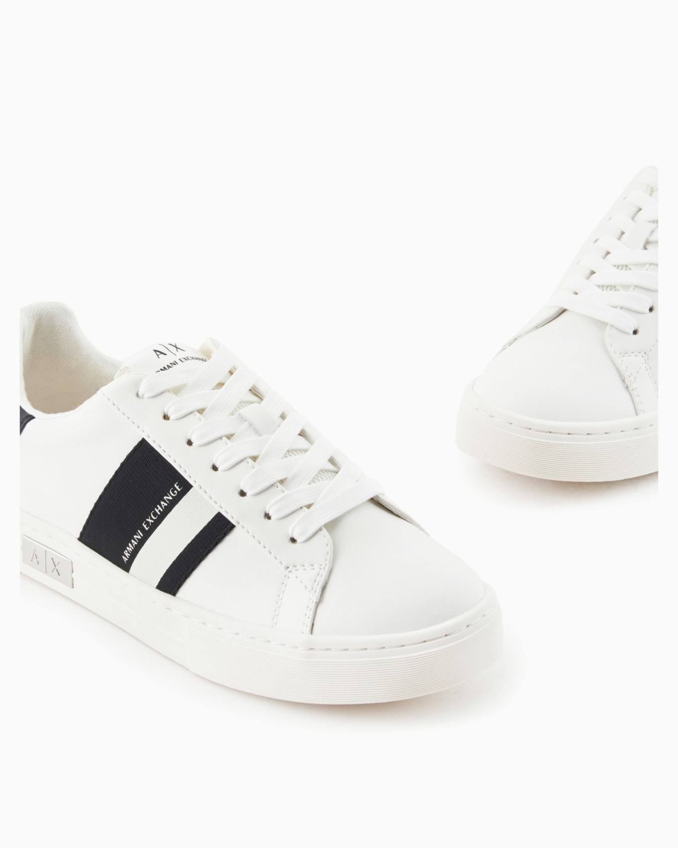 Sneakers with logo Diapositiva 4