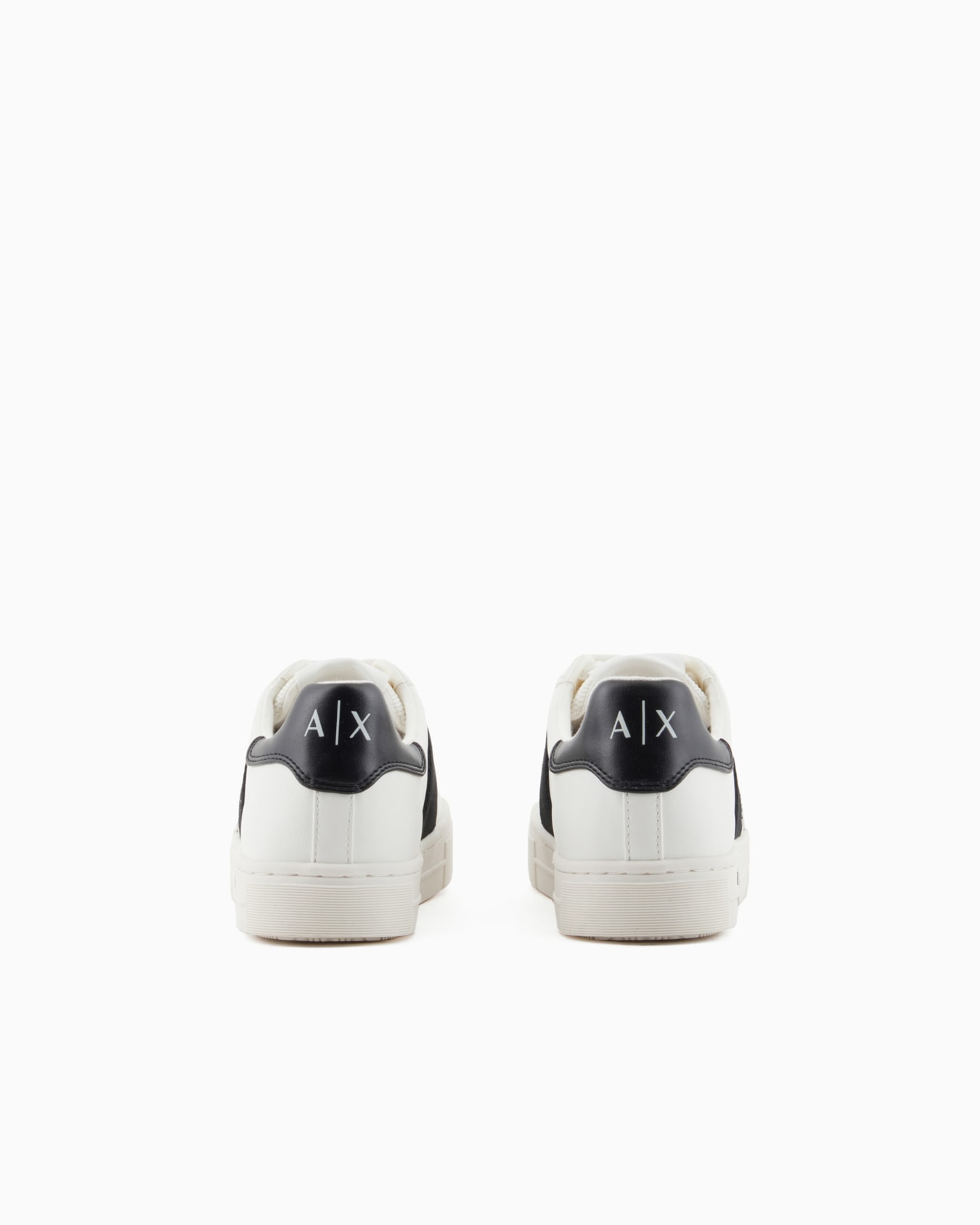 Sneakers with logo Diapositiva 3