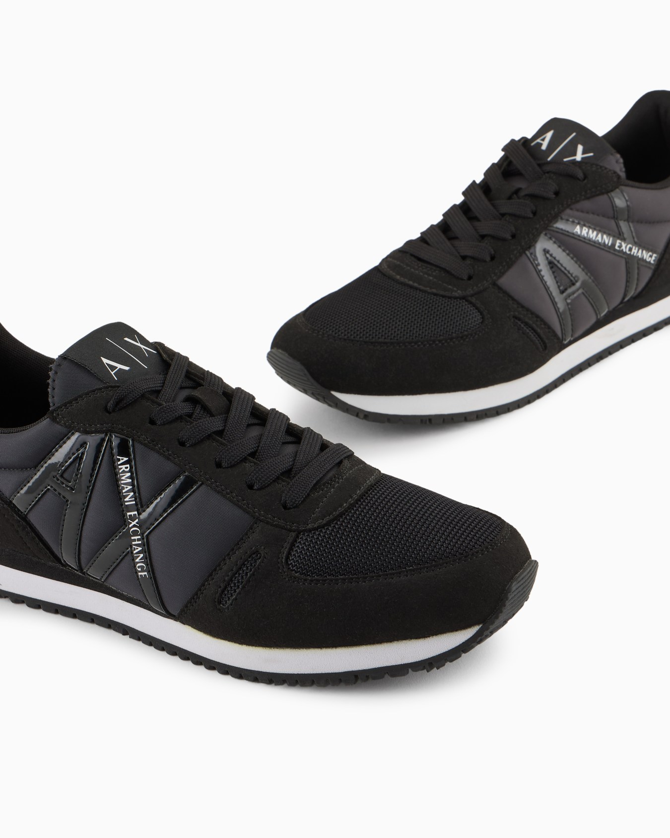 Deportivas con detalles de microgamuza, malla y nailon. Diapositiva 4