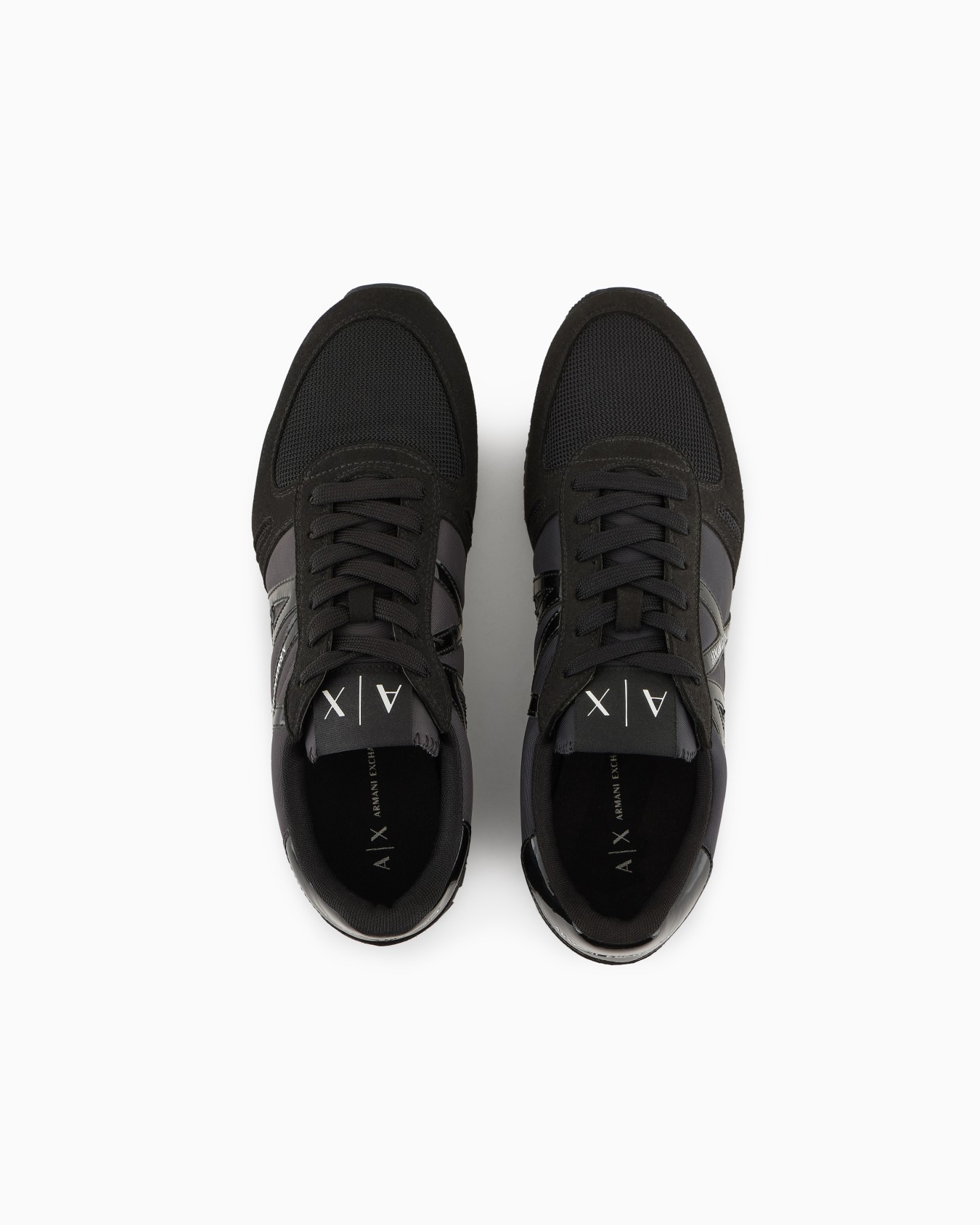 Deportivas con detalles de microgamuza, malla y nailon. Diapositiva 2