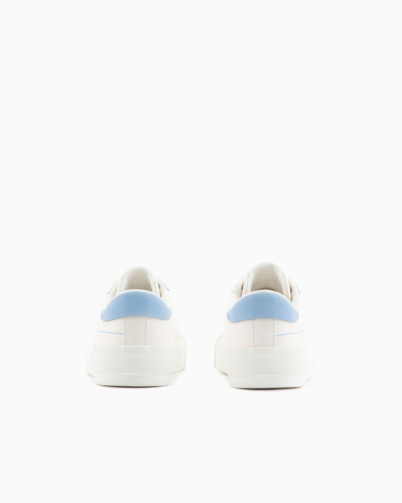 Sneakers with logo Diapositiva 3