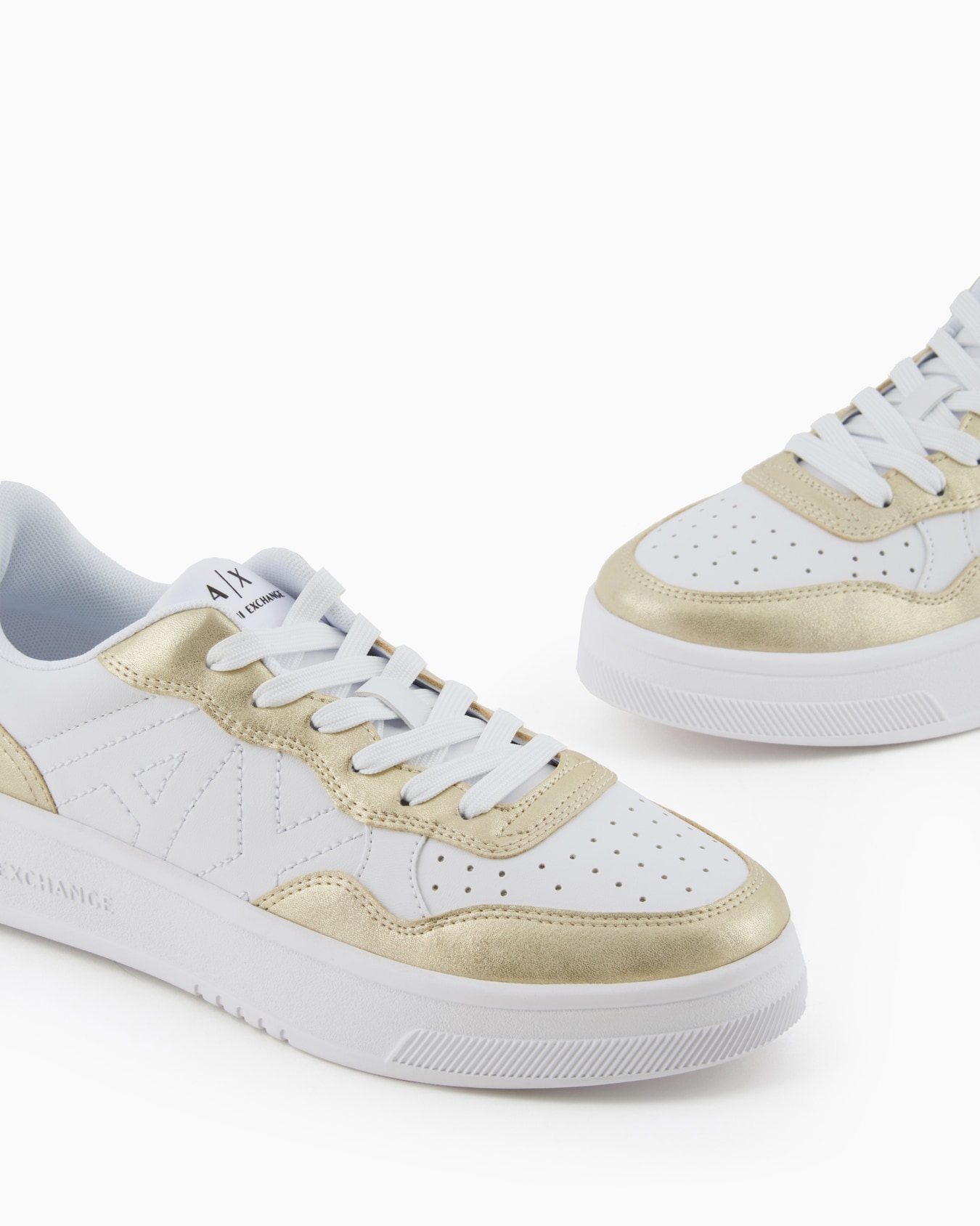 Zapatillas con inserciones metálicas. Diapositiva 4