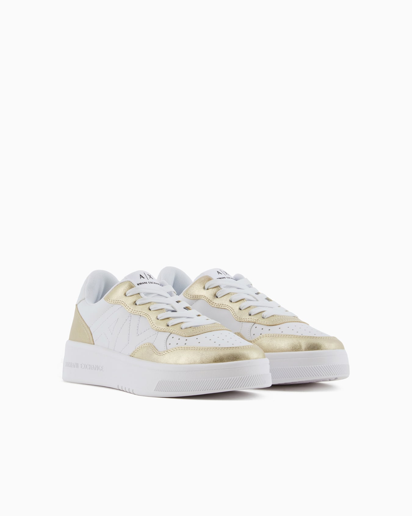 Zapatillas con inserciones metálicas. Diapositiva 1