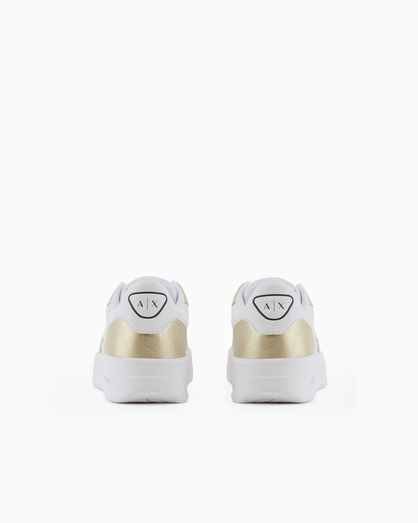 Zapatillas con inserciones metálicas. Diapositiva 3