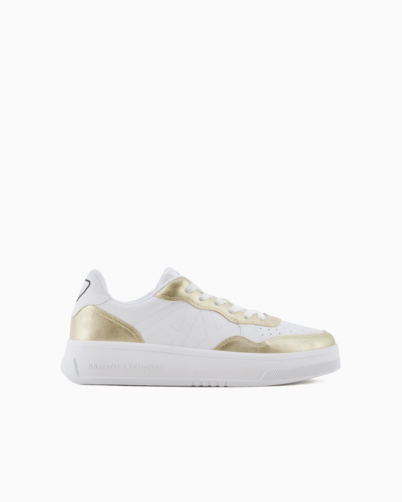 Zapatillas con inserciones metálicas. Diapositiva 0