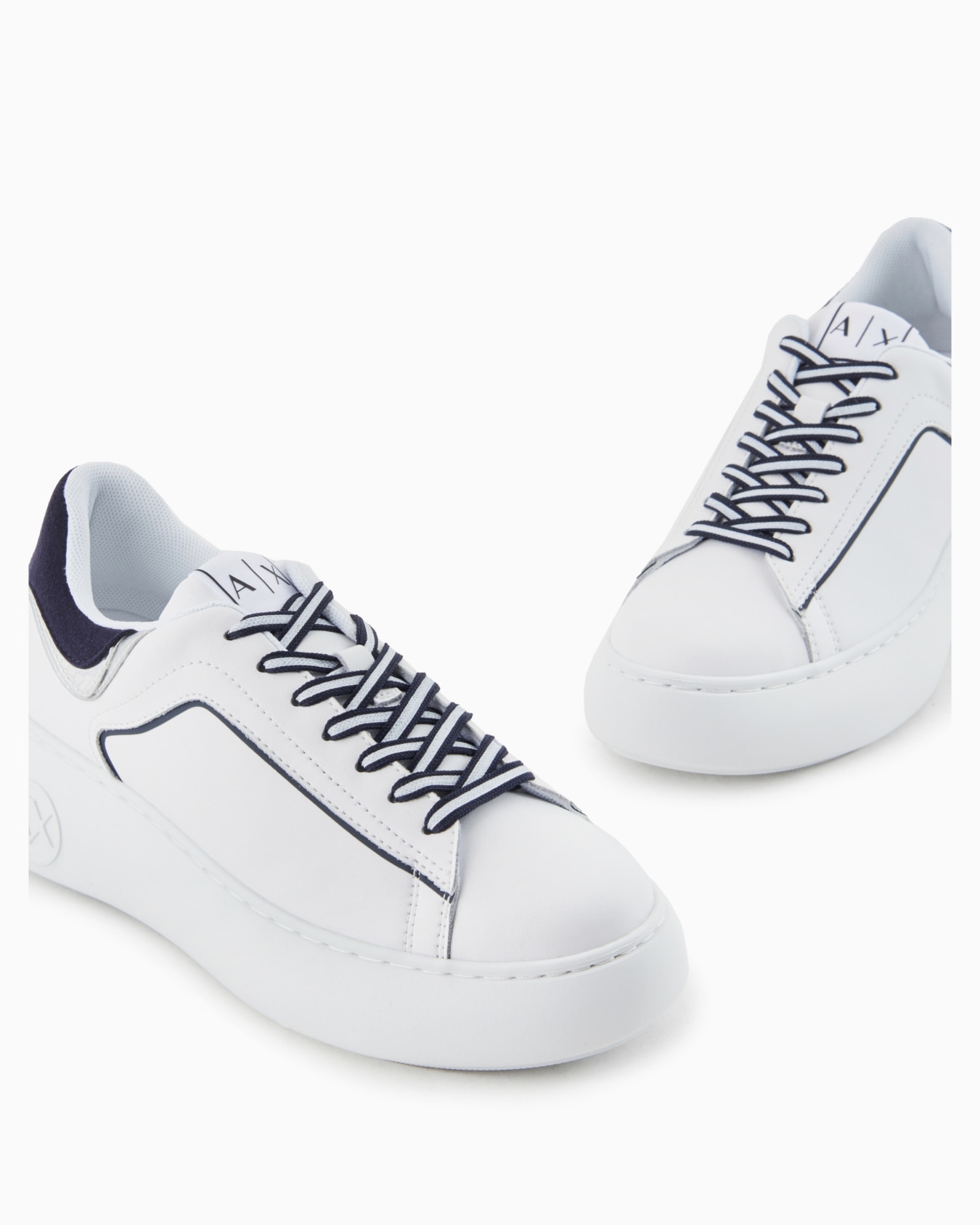 Sneakers with logo Diapositiva 4